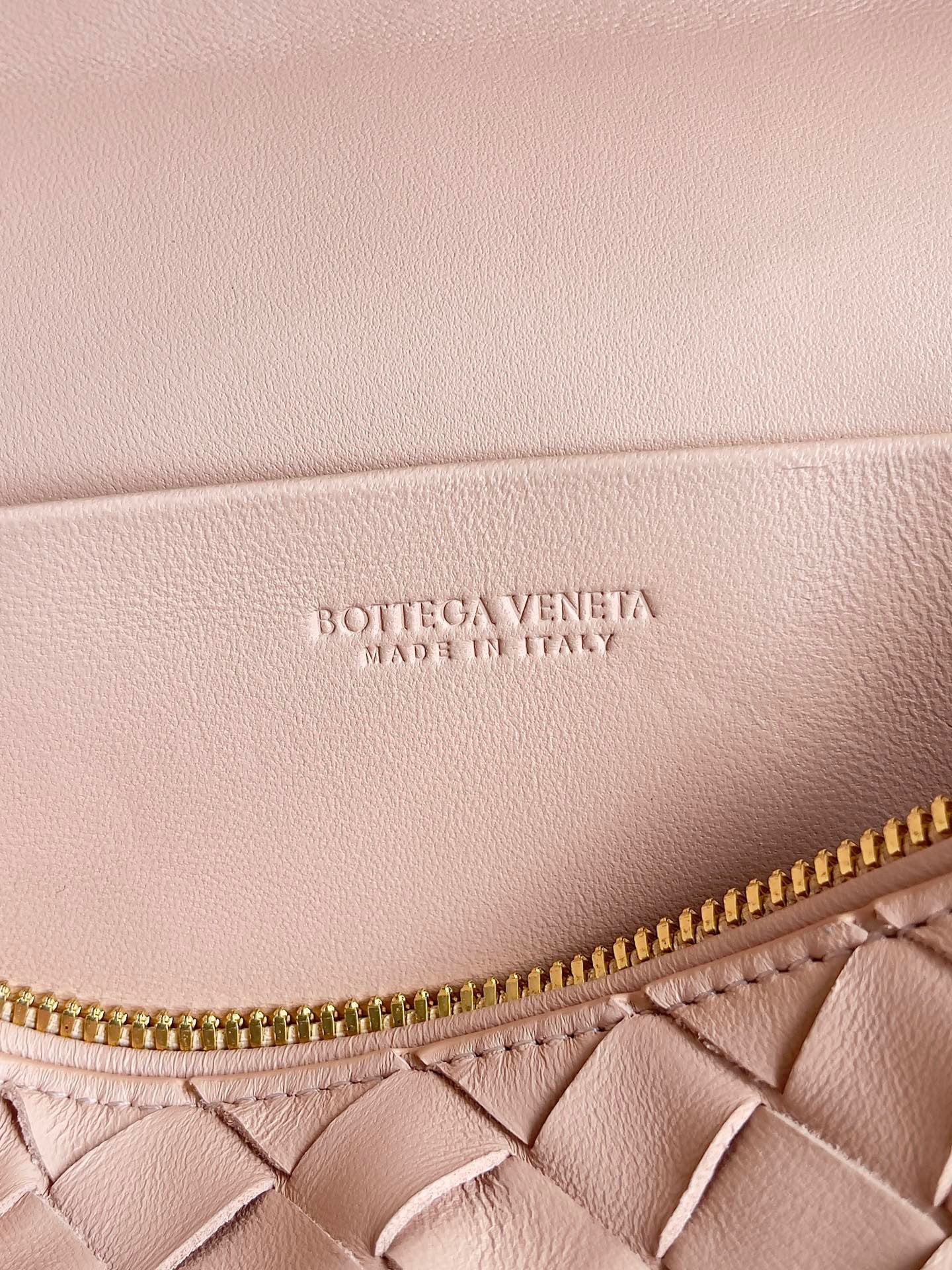 BV Bang Bang Vanity Case #575