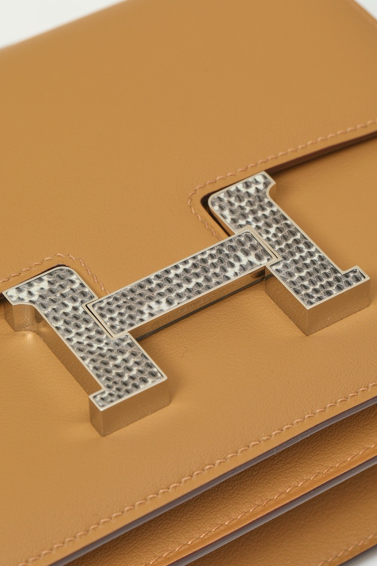 CJG19 , 4B Biscuit / 1B Natural Swift leather with lizard clasp (double bar clasp) #4391