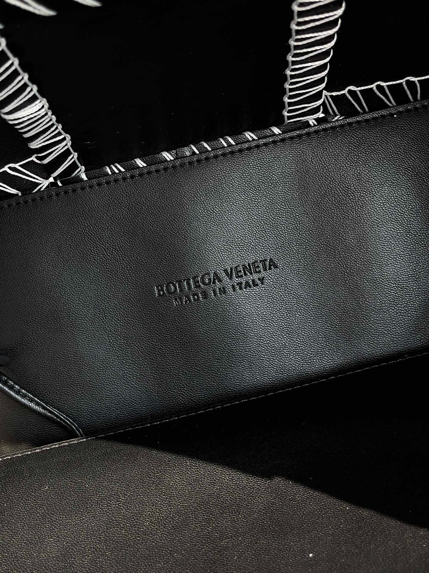 BV Mini Tote #2707