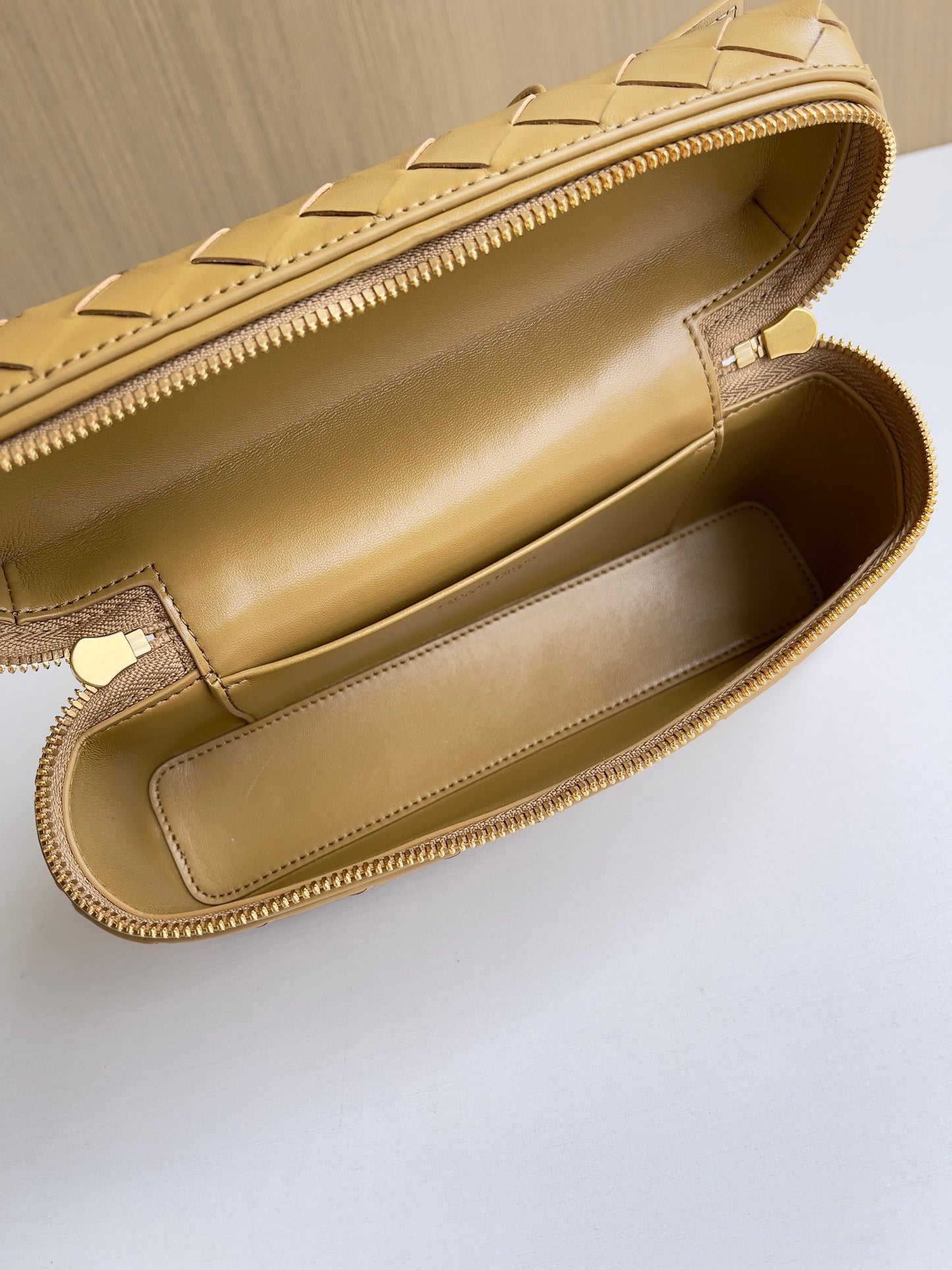 BV Bang Bang Vanity Case #577