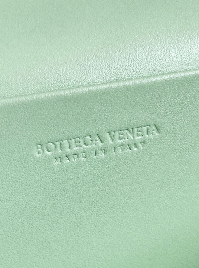 BV Bang Bang Vanity Case #558