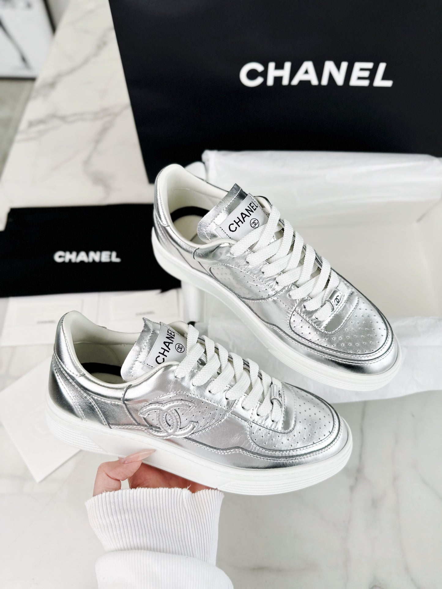 24s sneaker #379