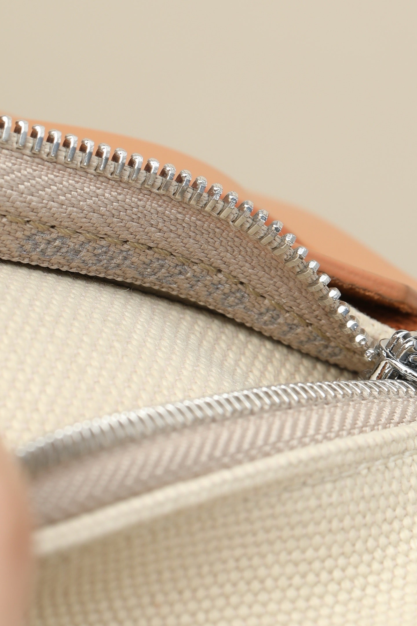 HB20 8L Gris Ciment / Light Coffee Canvas and Hunter Leather Shoulder Bag PHW #4645