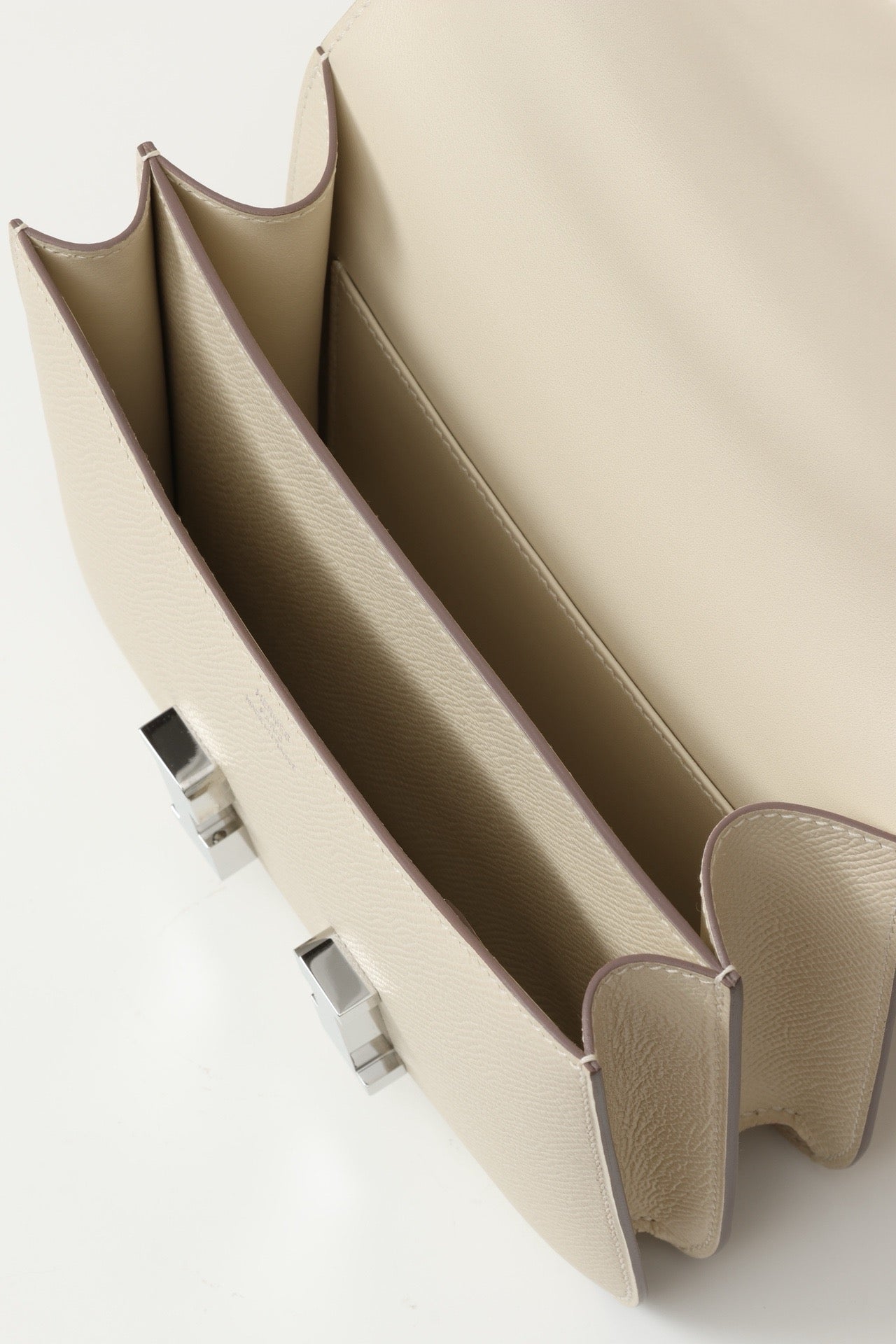 CJ19 19 cm , Milkshake White Epsom leather PHW #4300