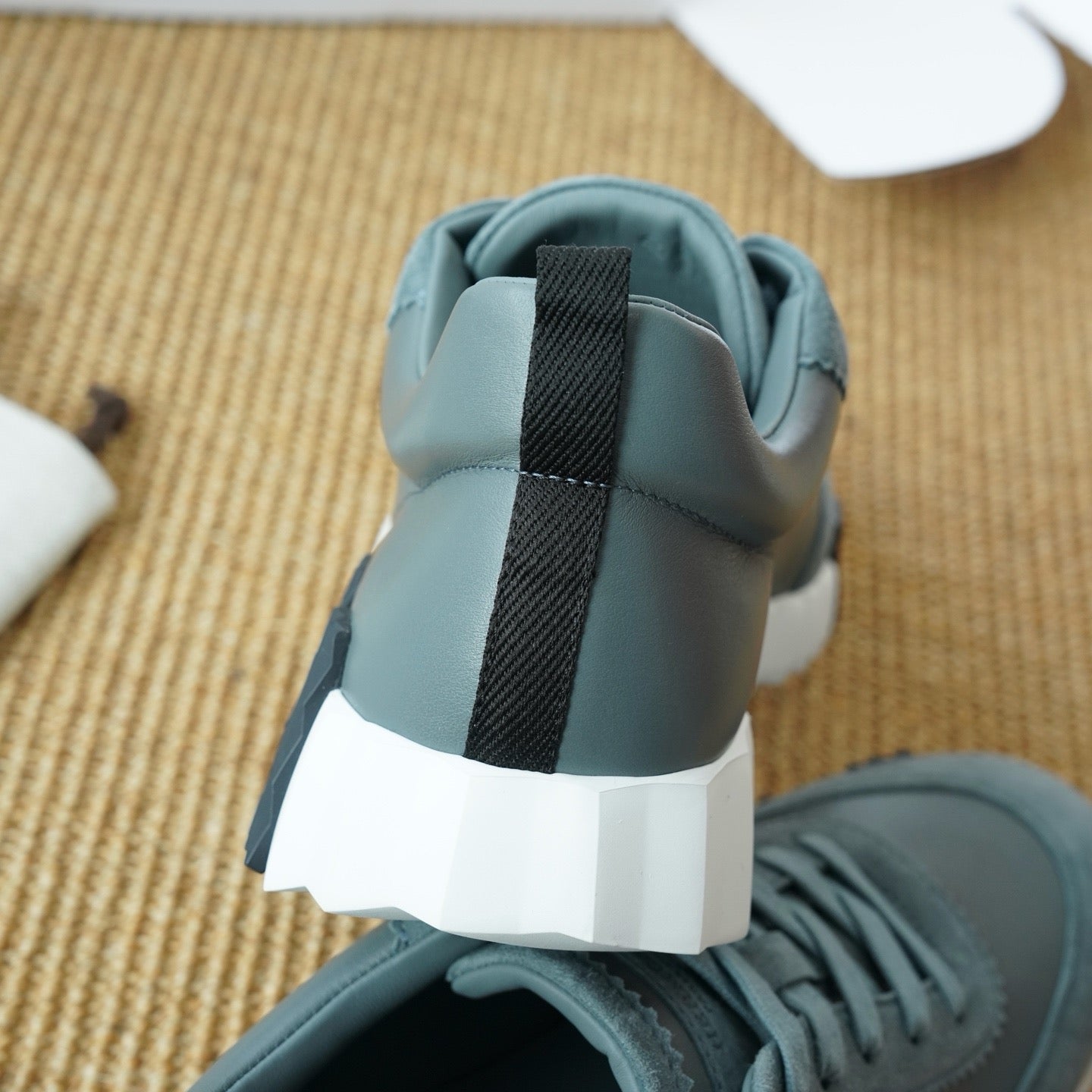HSneakers