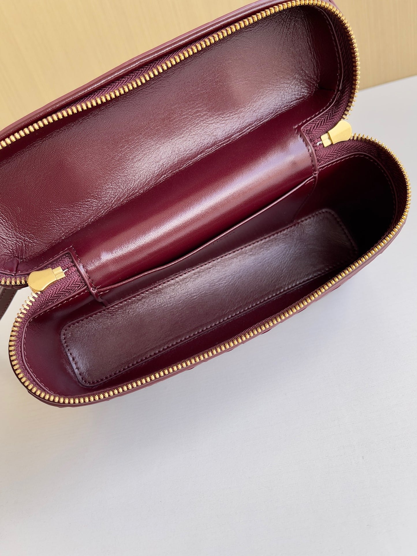 BV Bang Bang Vanity Case #562