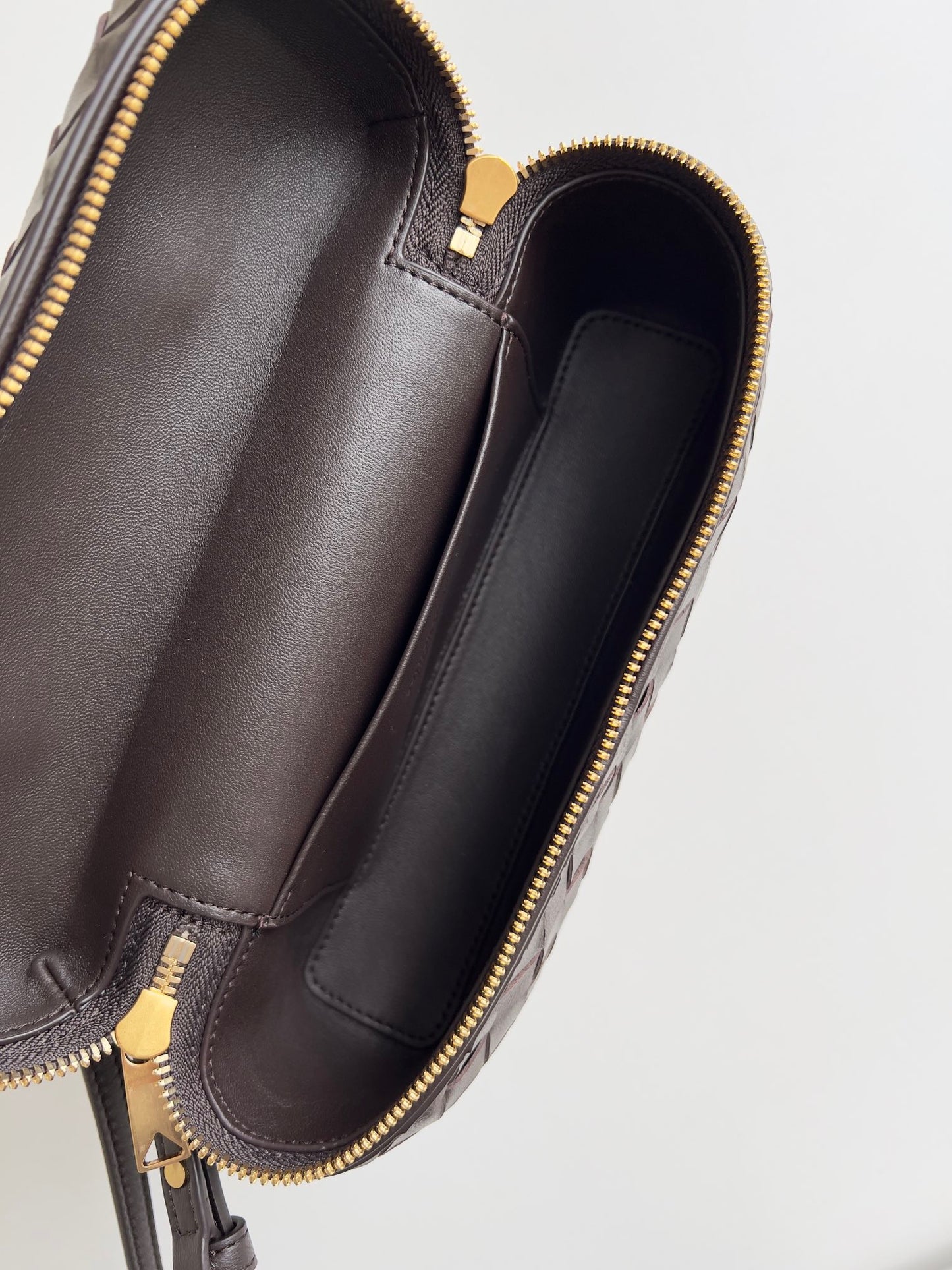 BV Bang Bang Vanity Case #565
