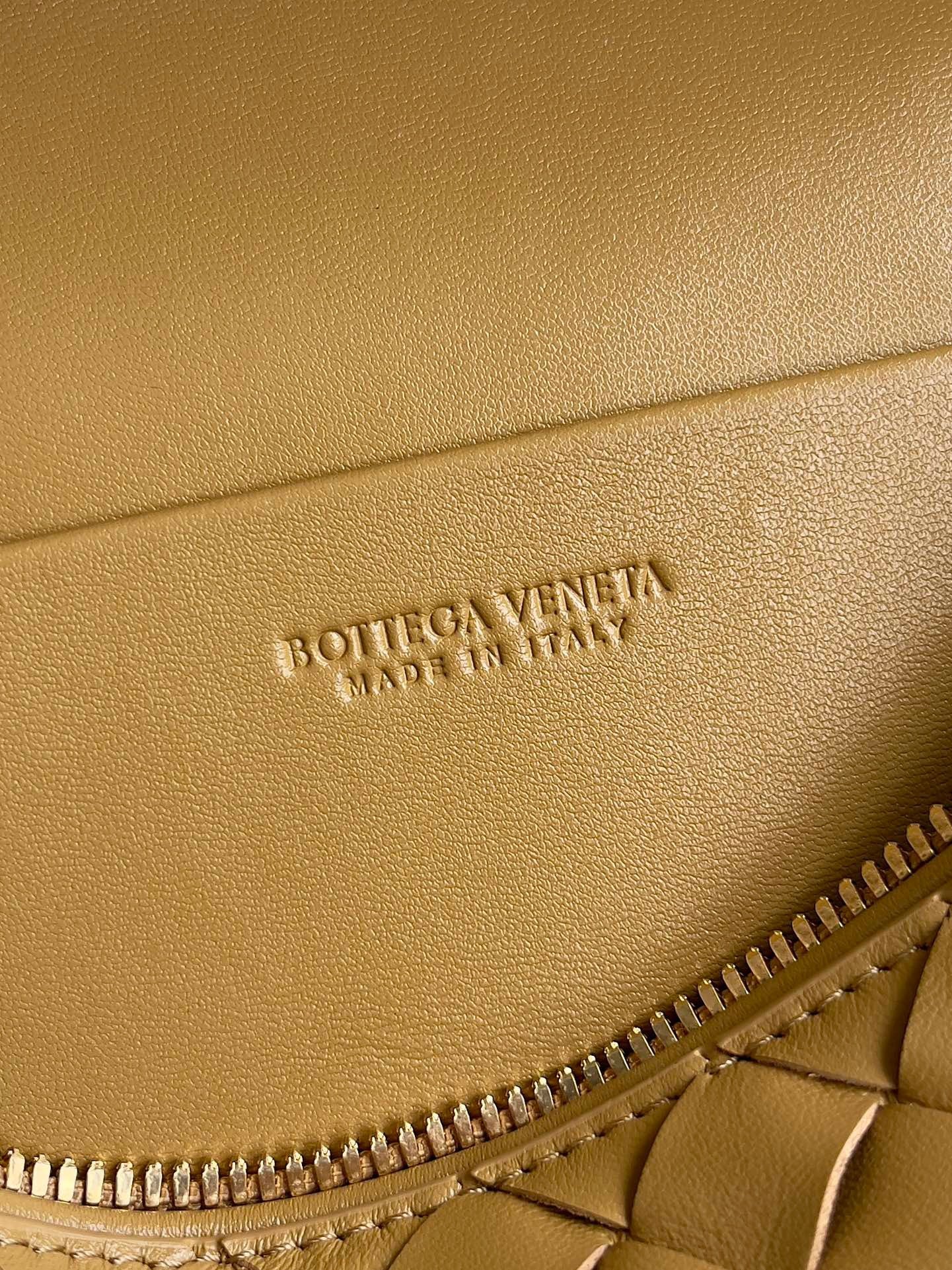 BV Bang Bang Vanity Case #577