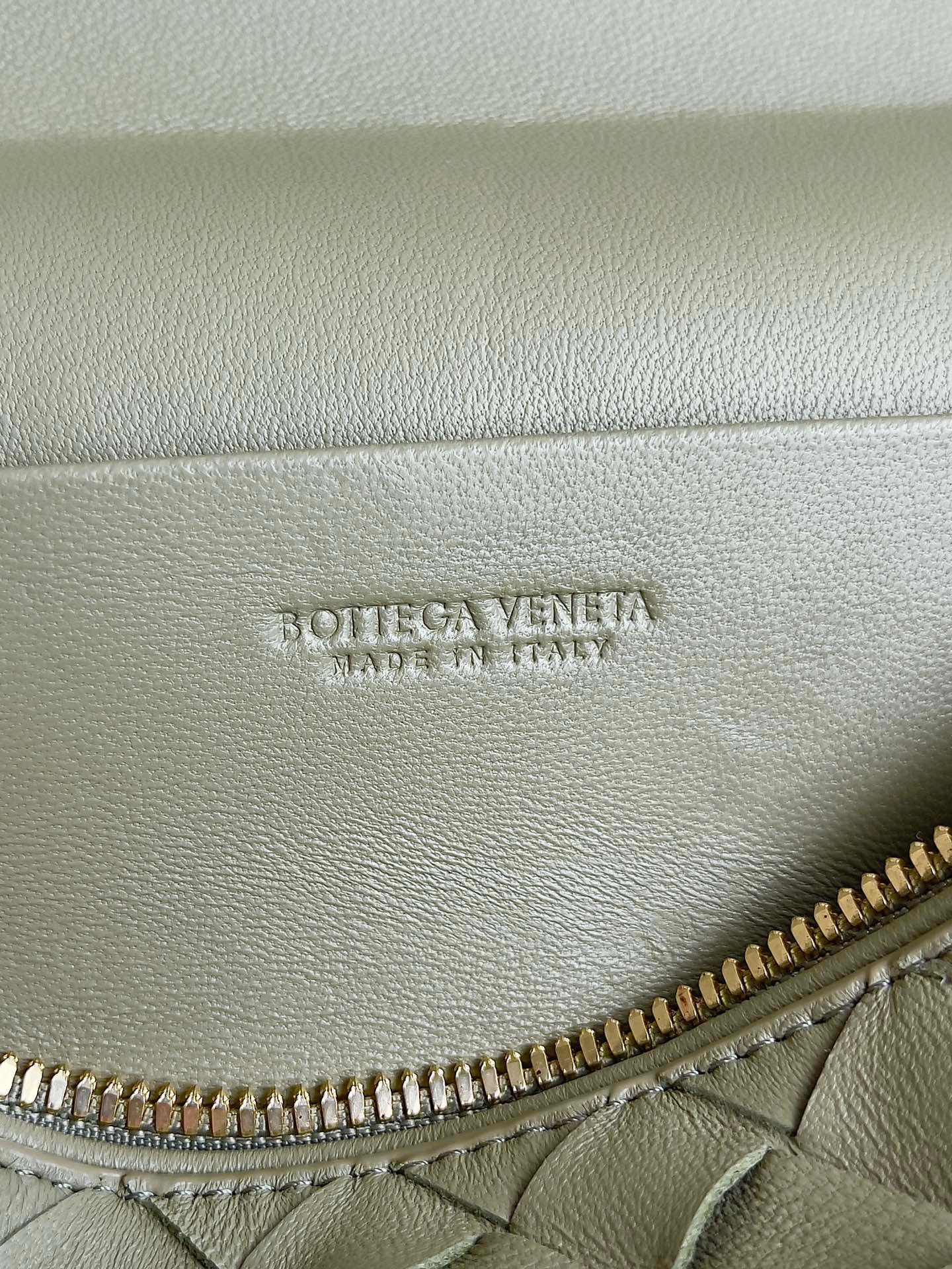 BV Bang Bang Vanity Case #572