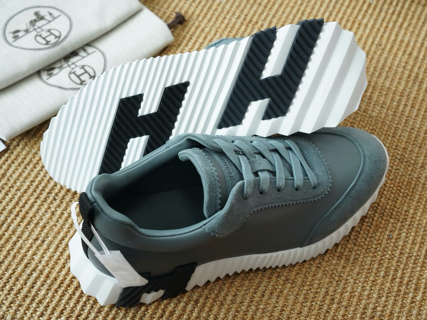 HSneakers