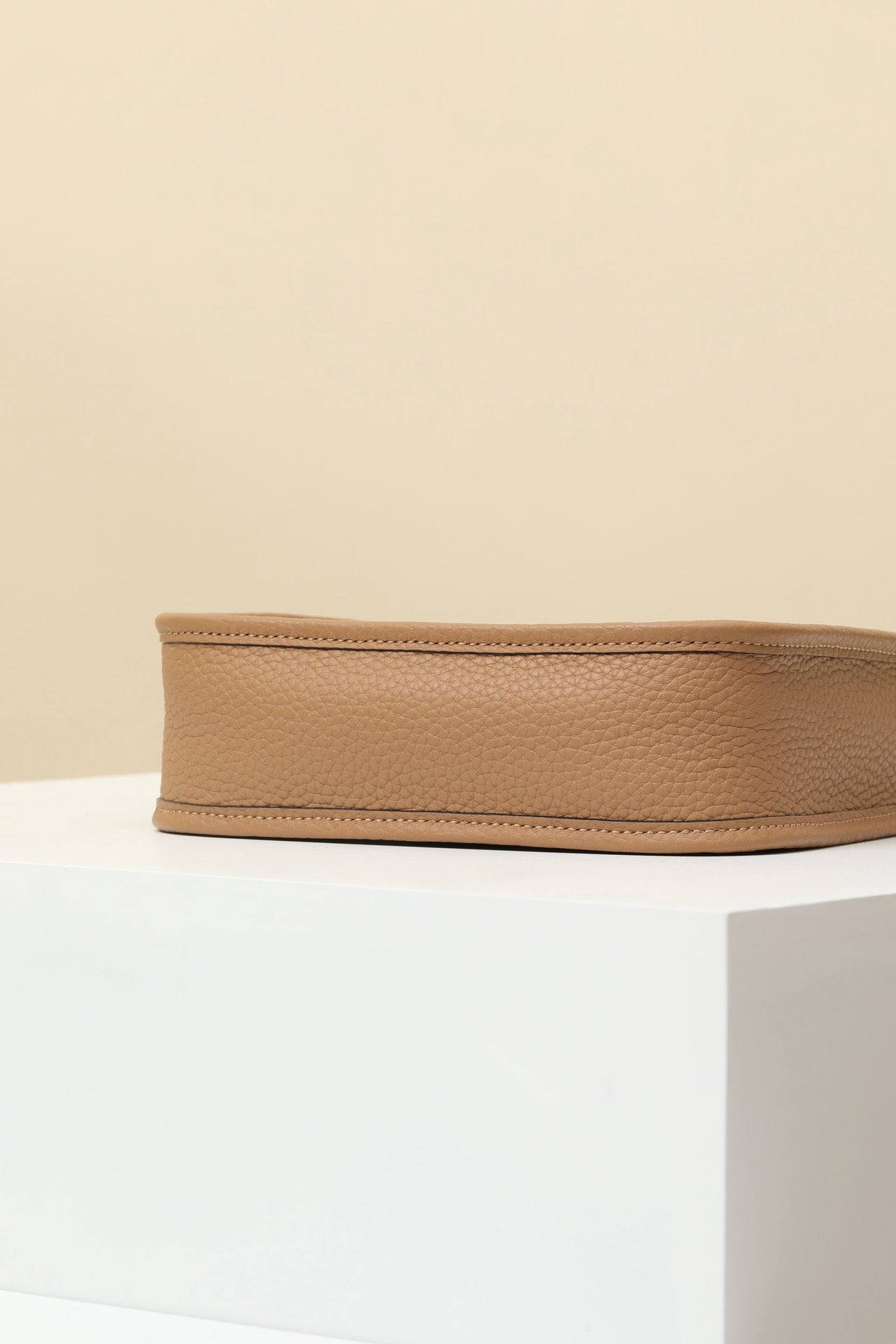 YF16 OM Beige Clemence bull leather crossbody bag ,GHW#4434