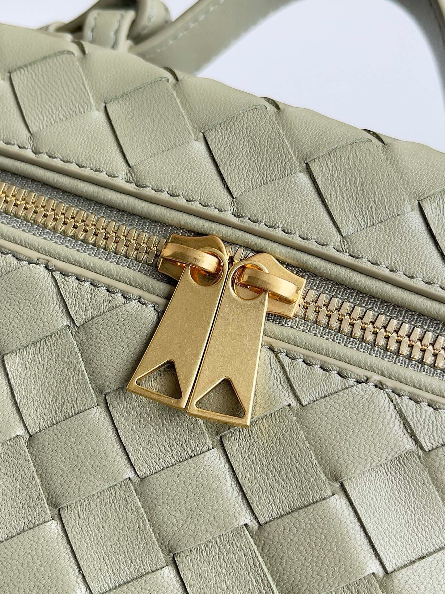 BV Bang Bang Vanity Case #572