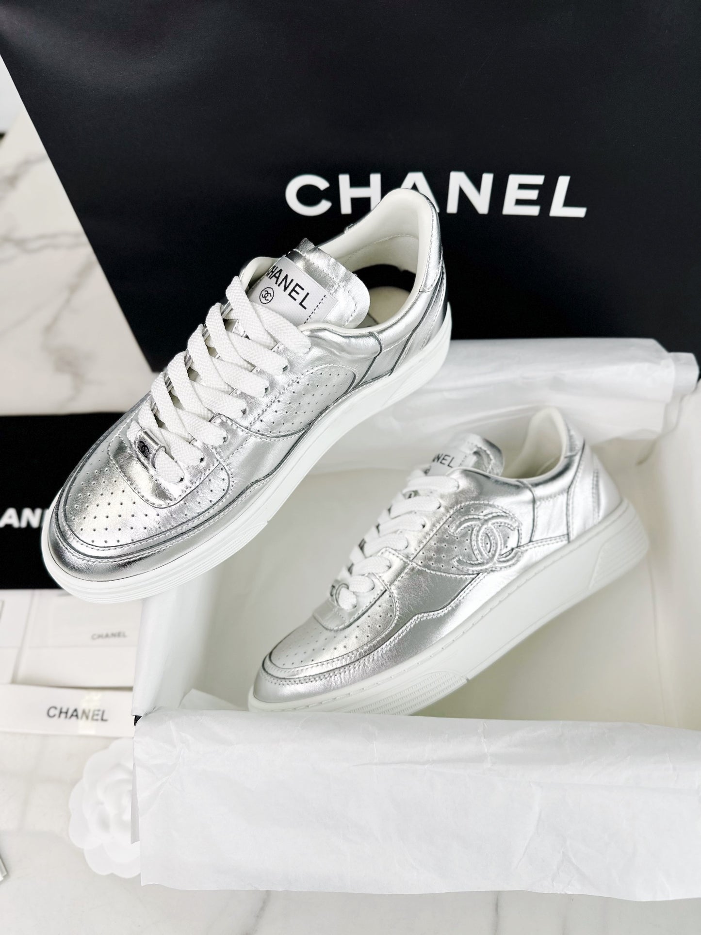 24s sneaker #379