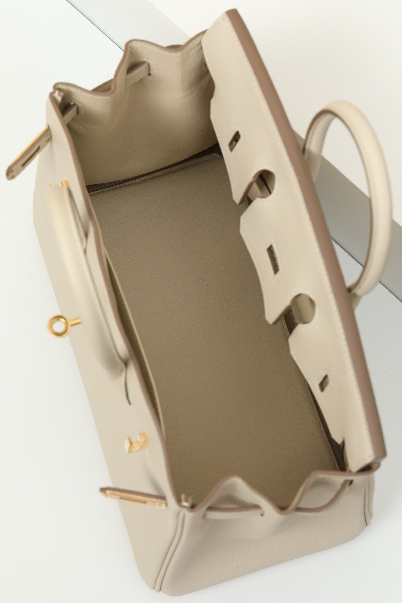 BK25 Milkshake White # 3886