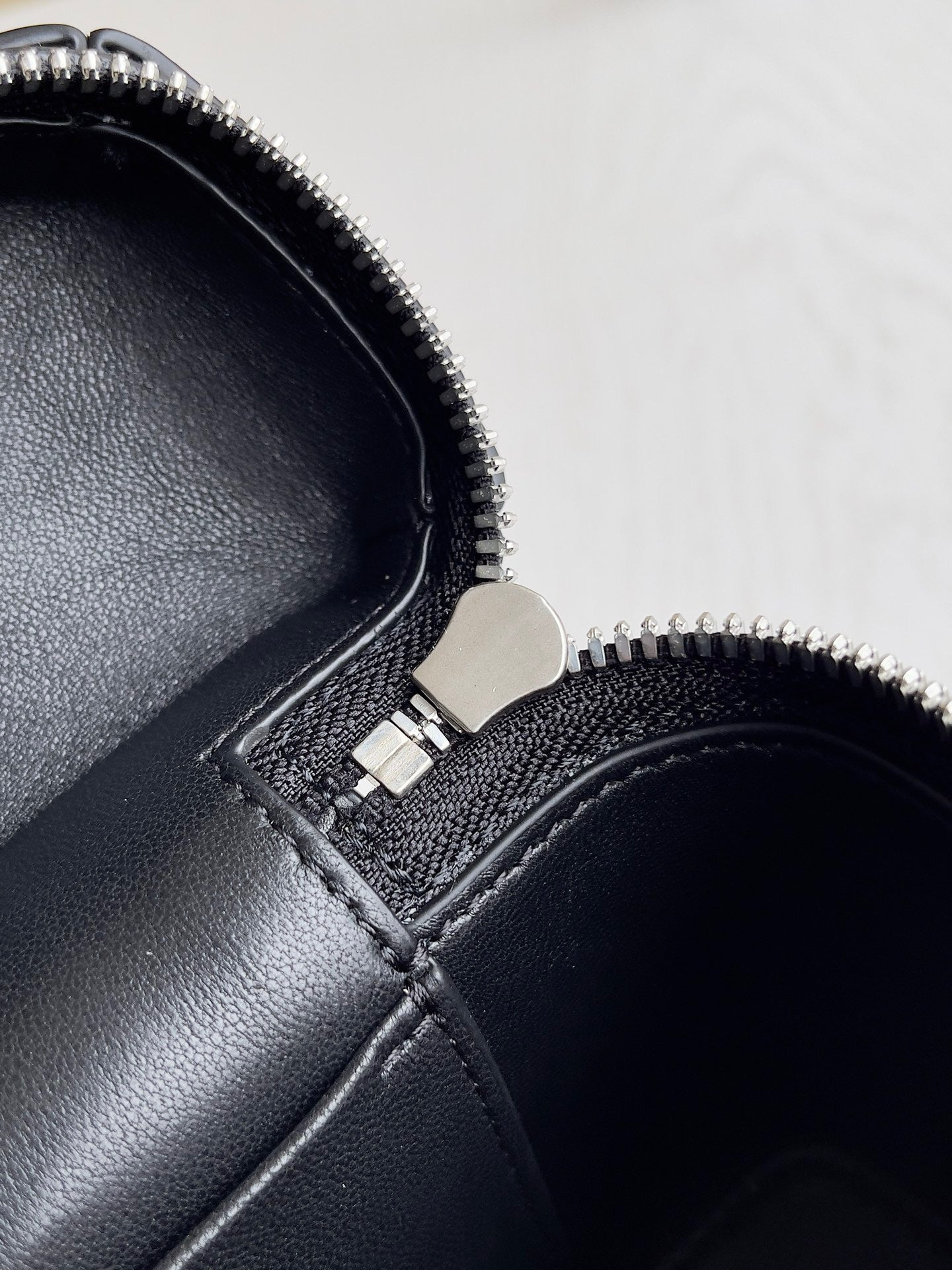BV Bang Bang Vanity Case #560