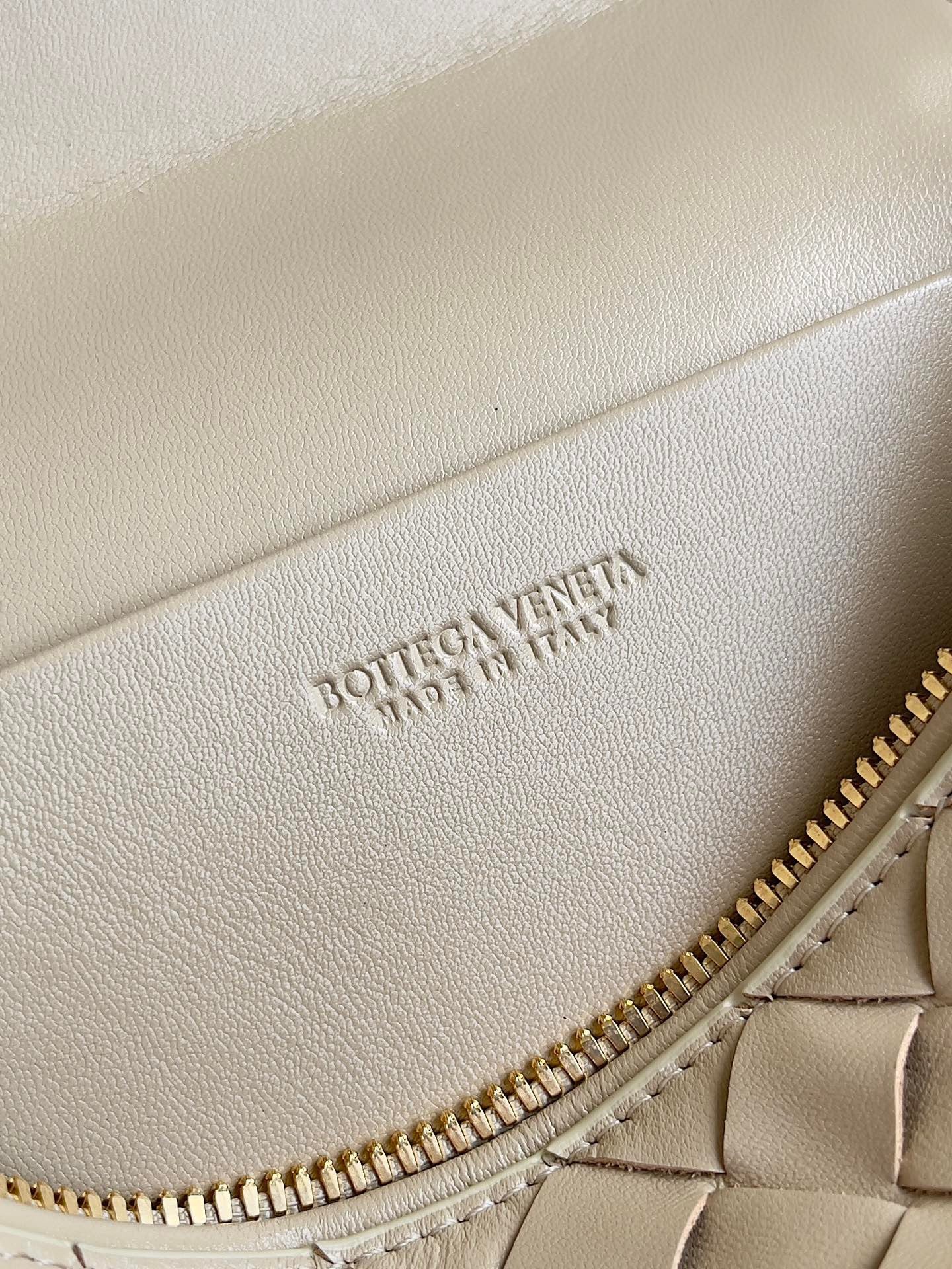 BV Bang Bang Vanity Case #574