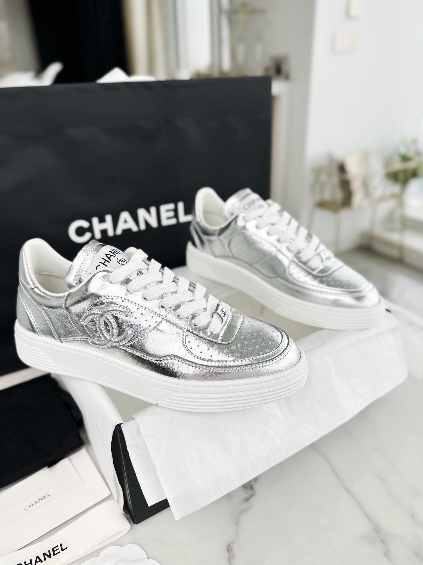 24s sneaker #379