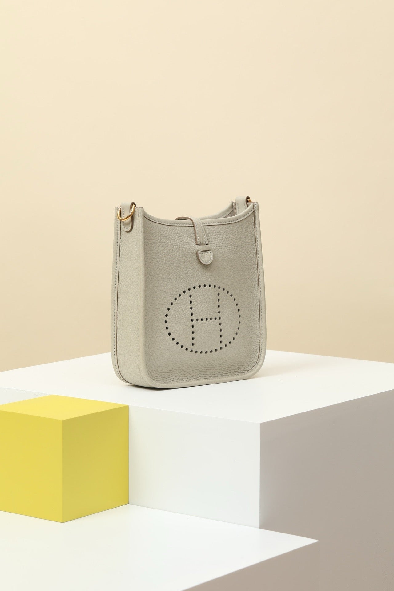 YF16 8L Glacier WhiteClemence bull leather crossbody bag  , GHW #4447