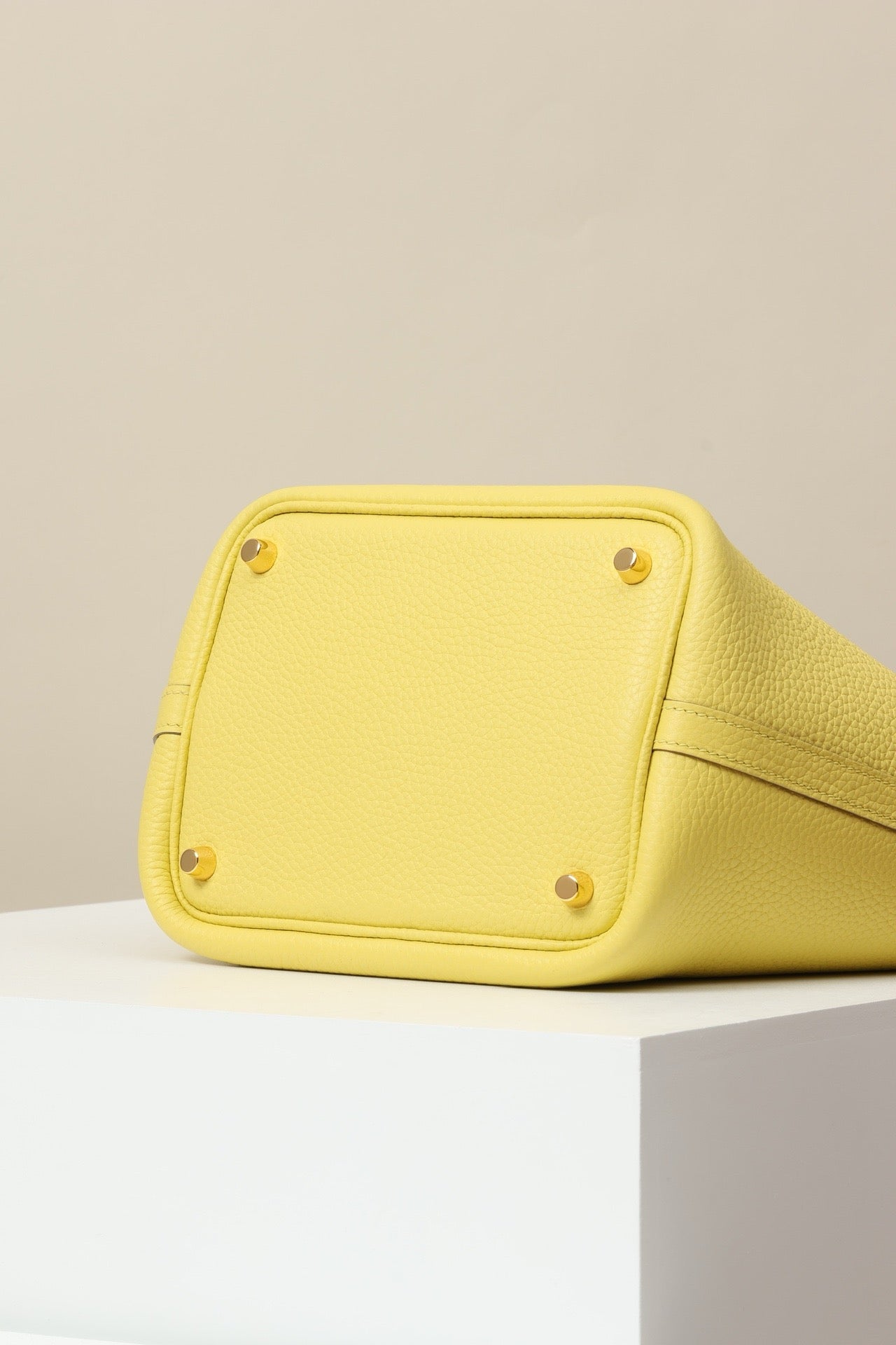 CL18 90 Naples Yellow GHW #4059