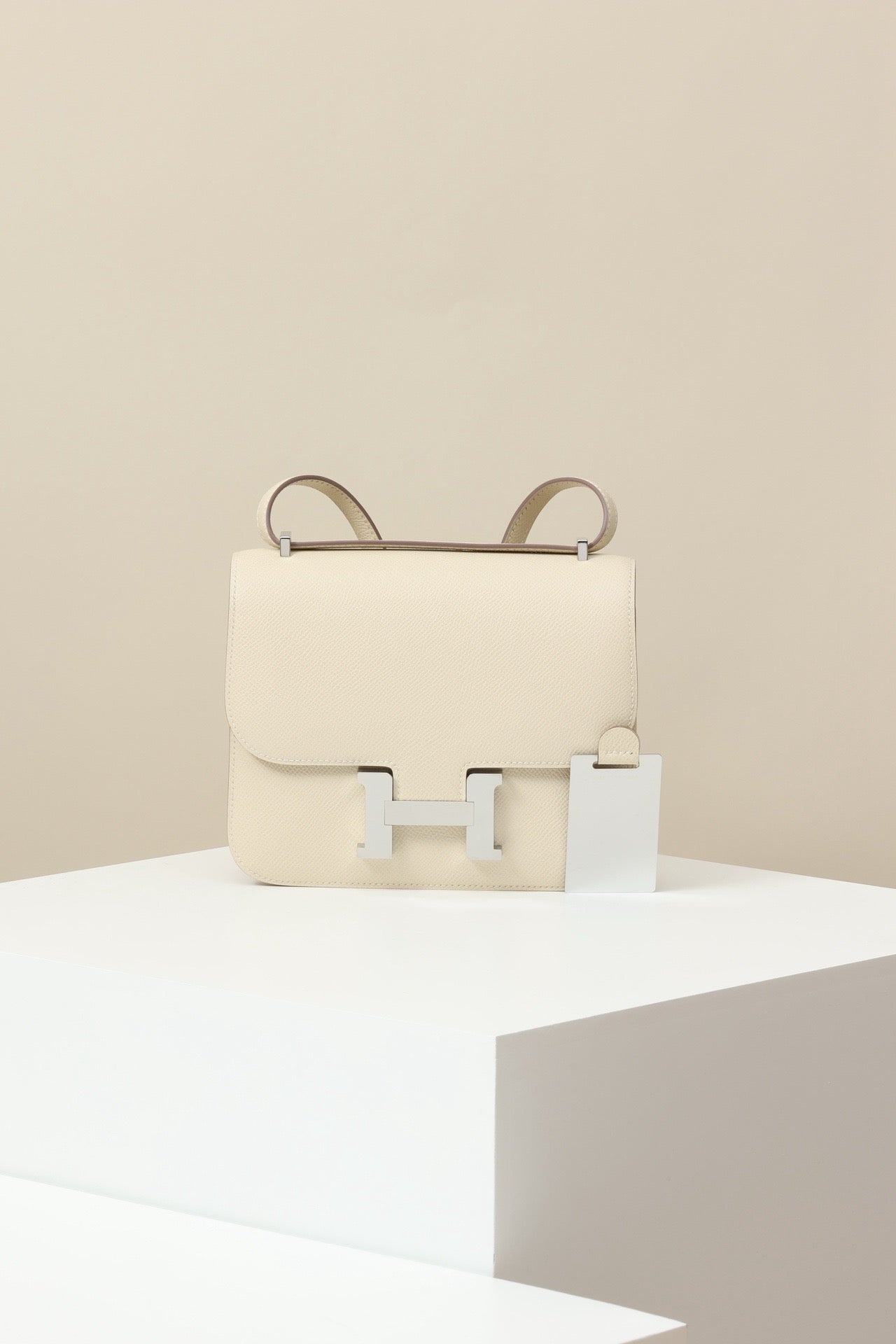 CJ19 19 cm ,   Milkshake White Epsom leather PHW #4300