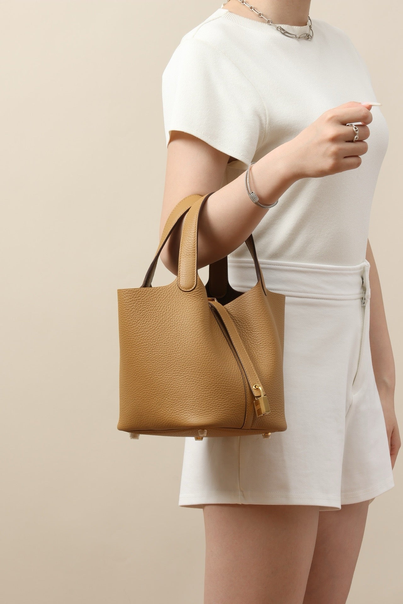 CL18 4B Biscuit Color GHW #4087