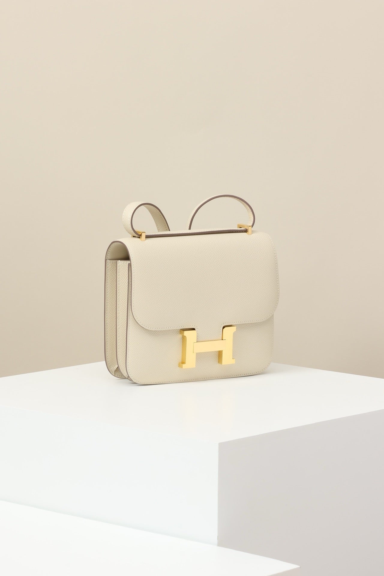 CJ19 19 cm ,   Milkshake White Epsom leather GHW #4299