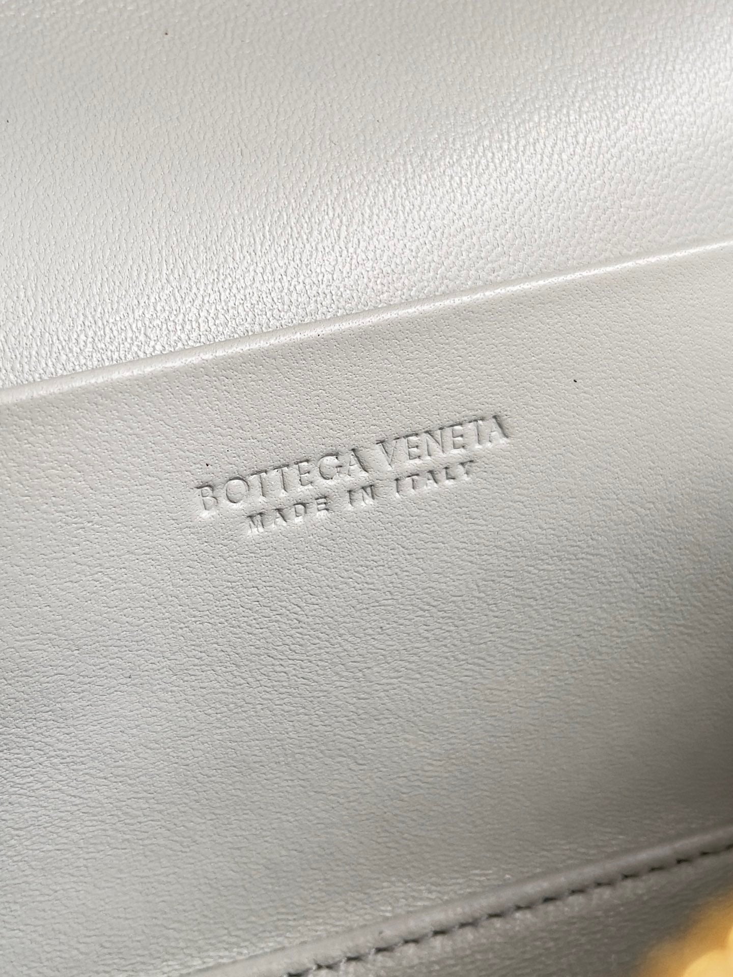 BV Bang Bang Vanity Case #570
