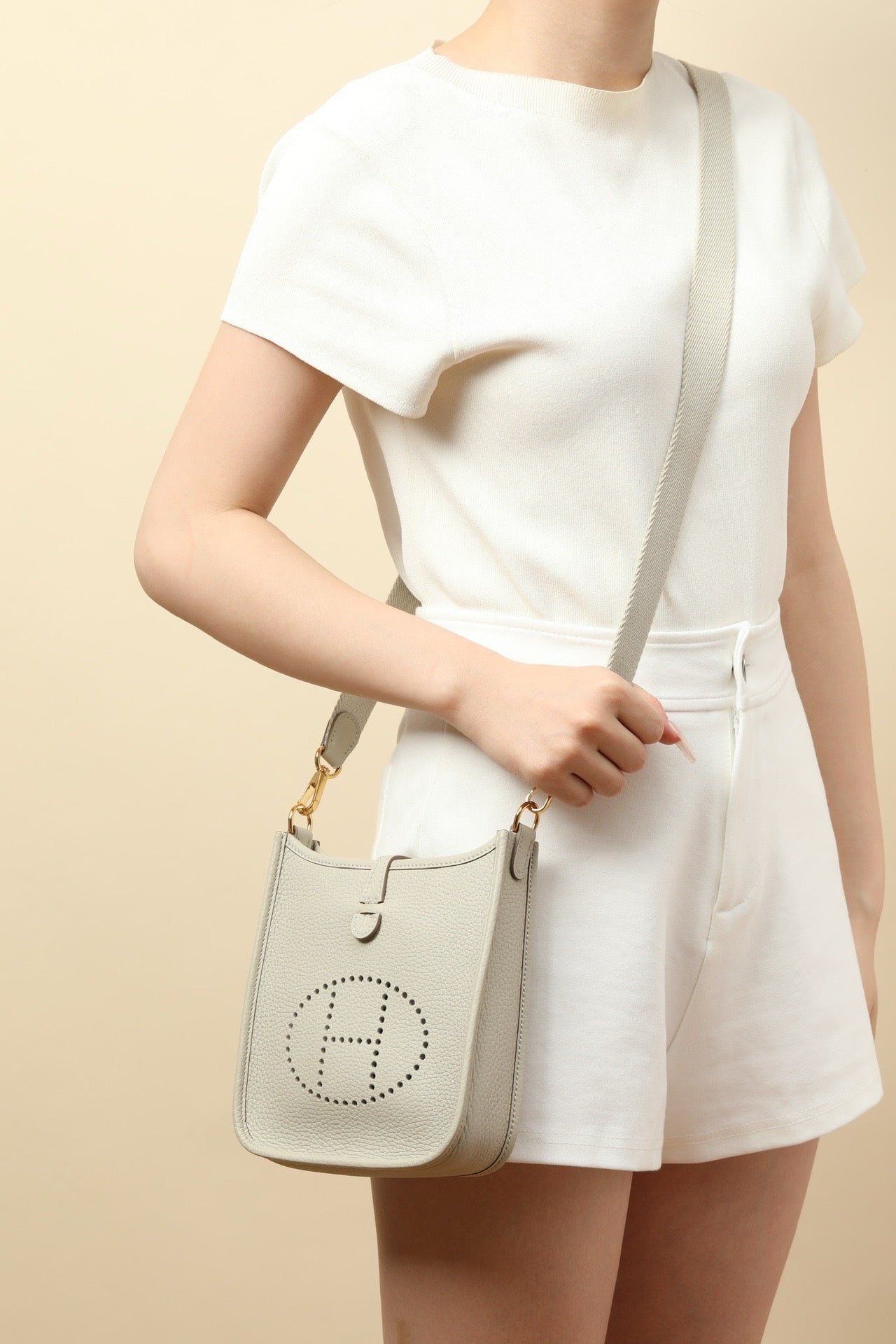 YF16 8L Glacier WhiteClemence bull leather crossbody bag  , GHW #4447