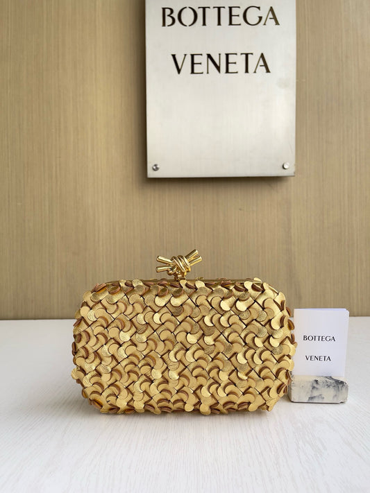 BV the knot #2592