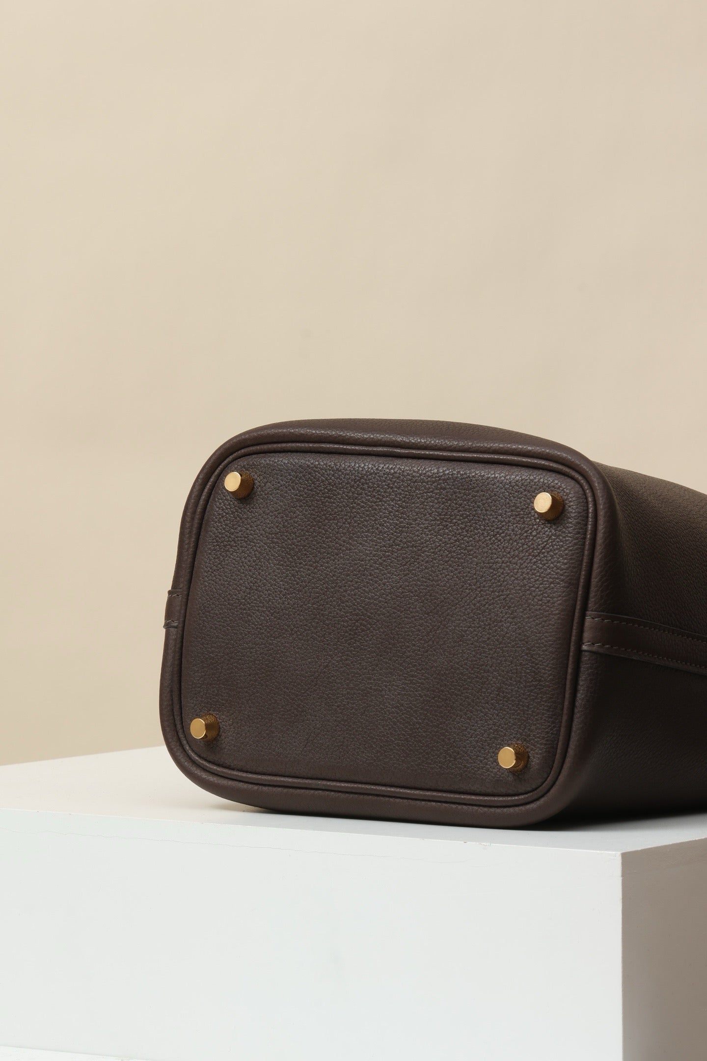 CL18 46 Ebony Color GHW #4114