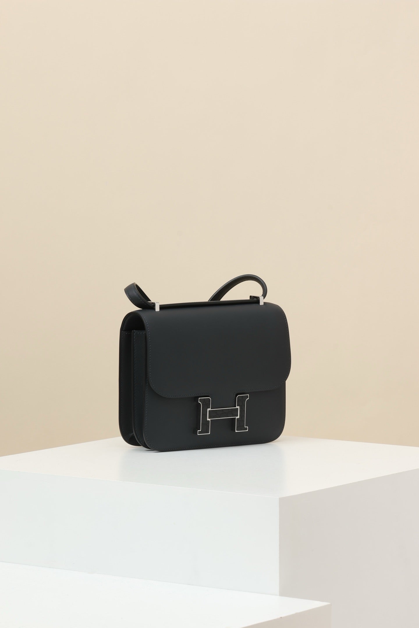 CJG19 , 2Z Midnight Blue Swift leather with American alligator clasp (square clasp)   #4392