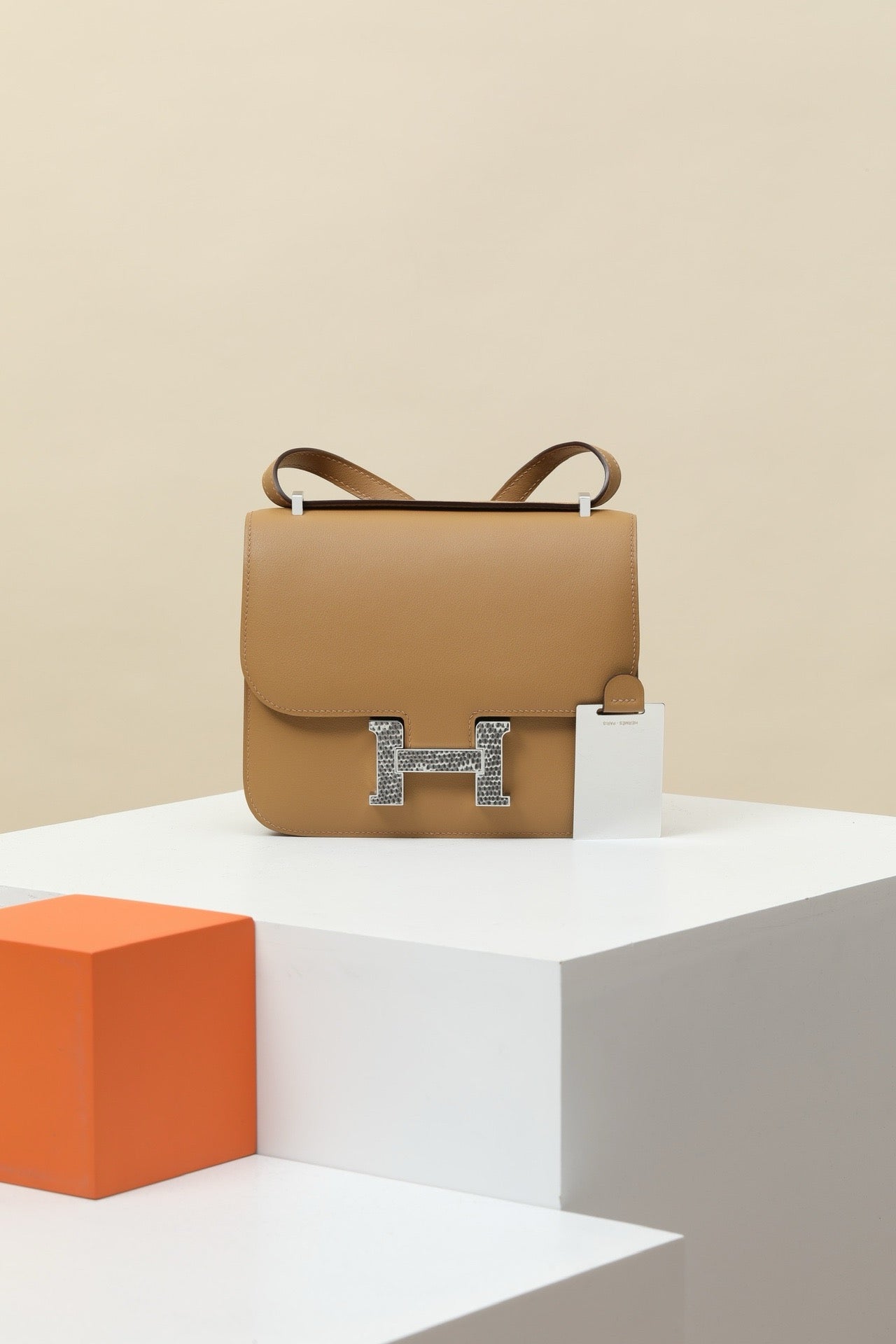 CJG19 , 4B Biscuit / 1B Natural  Swift leather with lizard clasp (double bar clasp)   #4391