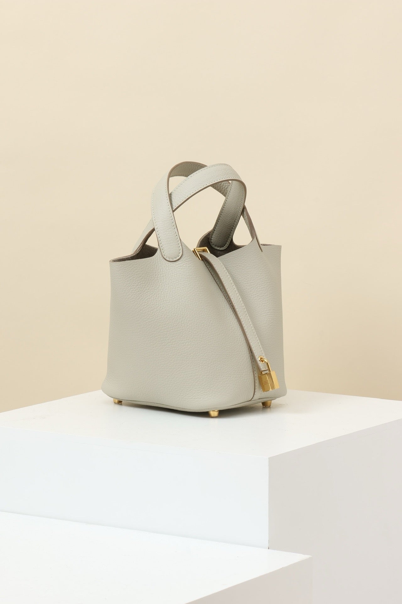 CL18 8L Glacier White GHW #4102