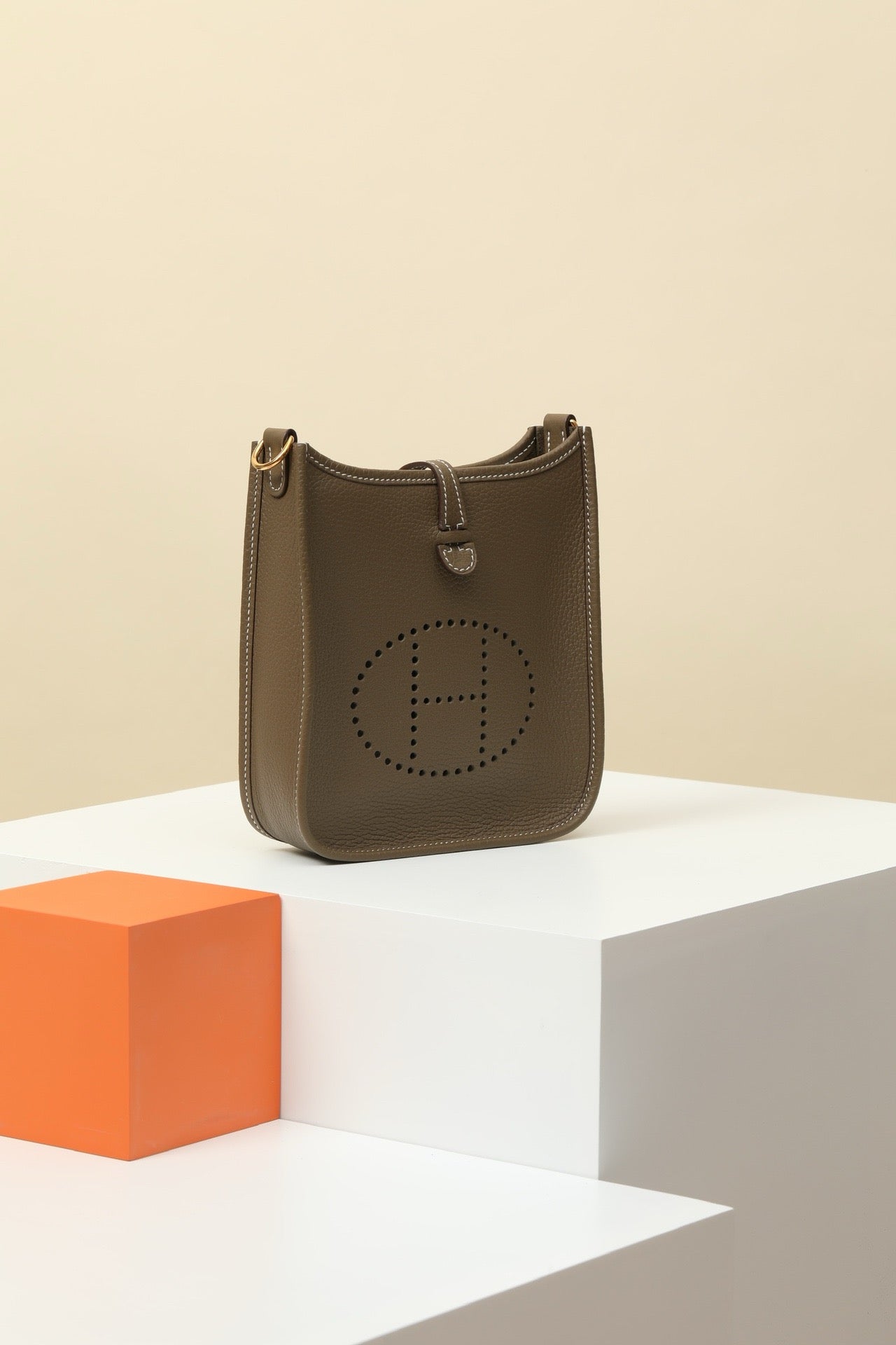 YF16 CK18 Etoupe Clemence bull leather crossbody bag  , GHW #4445