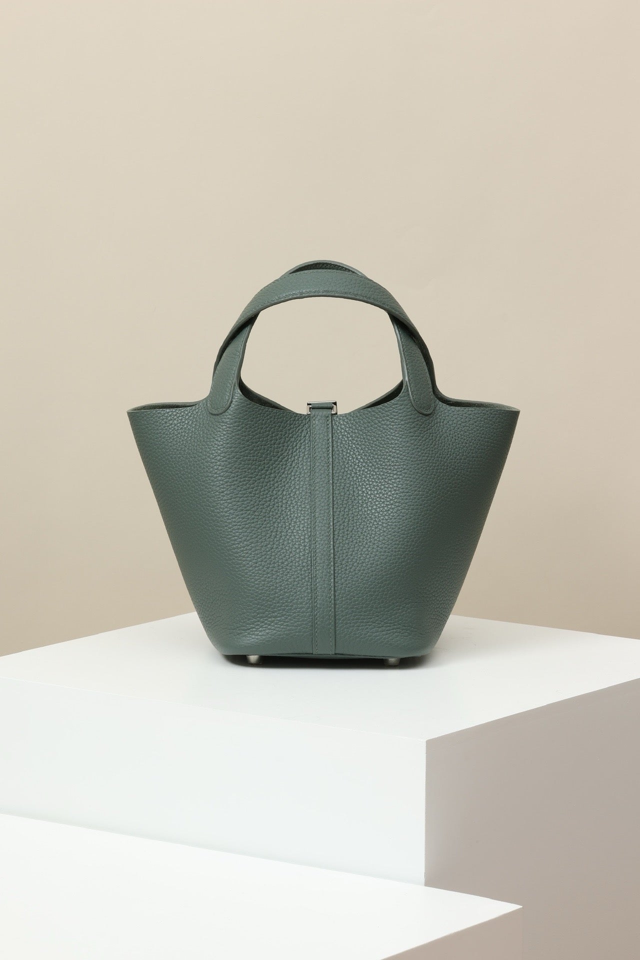 CL18  63 Almond Green PHW #4094