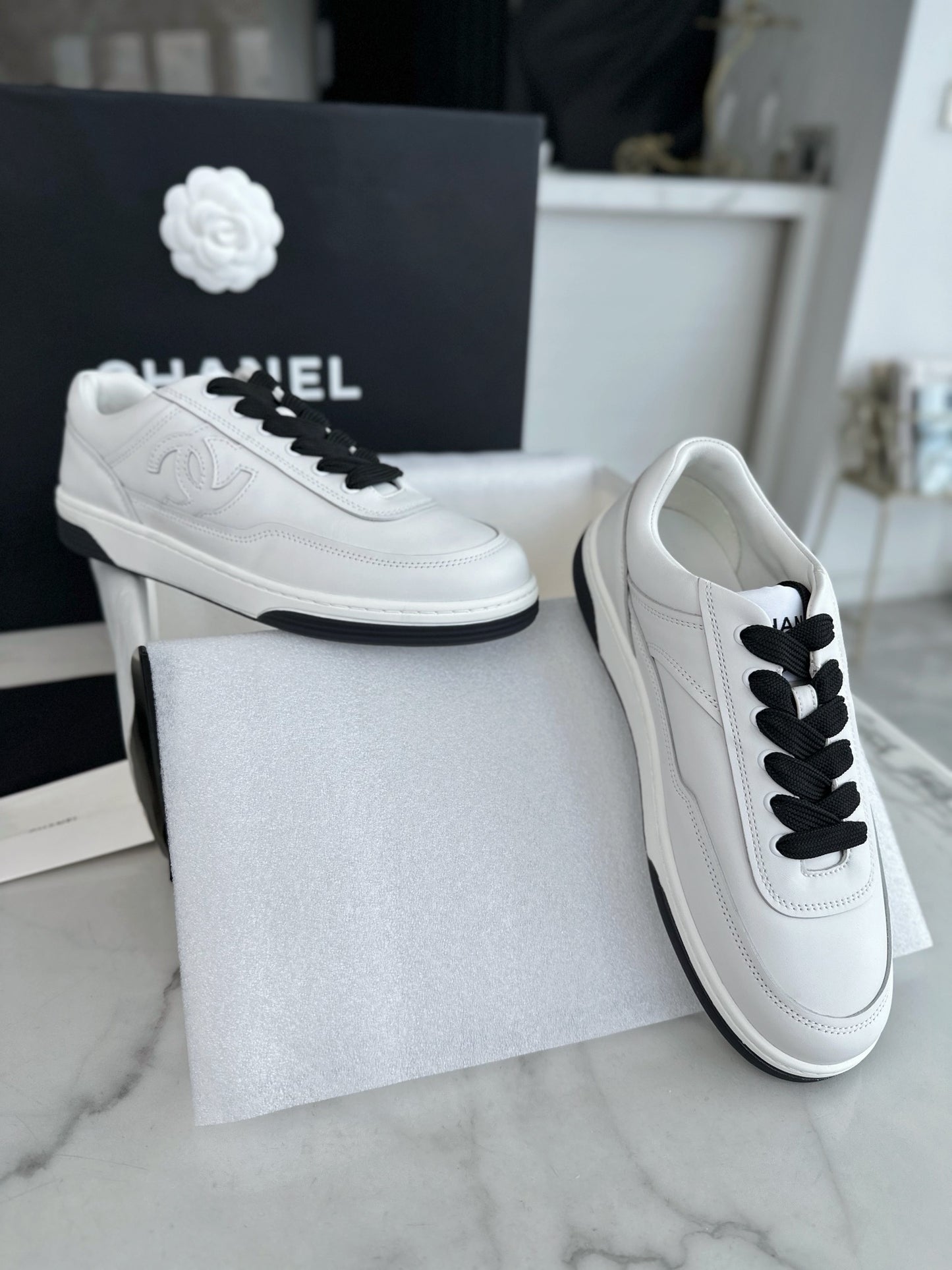 24s sneaker #381