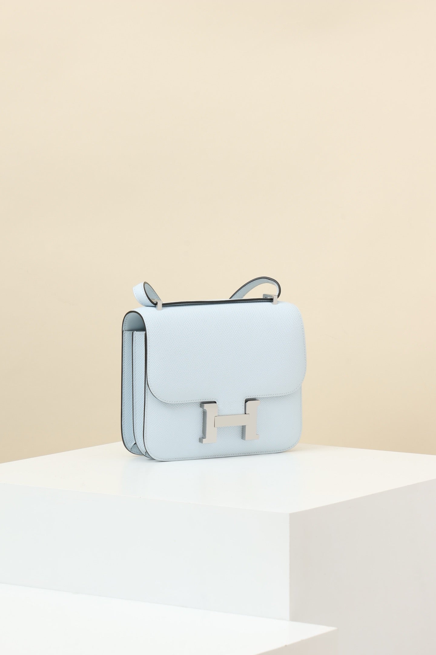 CJ19 19 cm ,   Holy Grail Blue Epsom leather PHW #4309