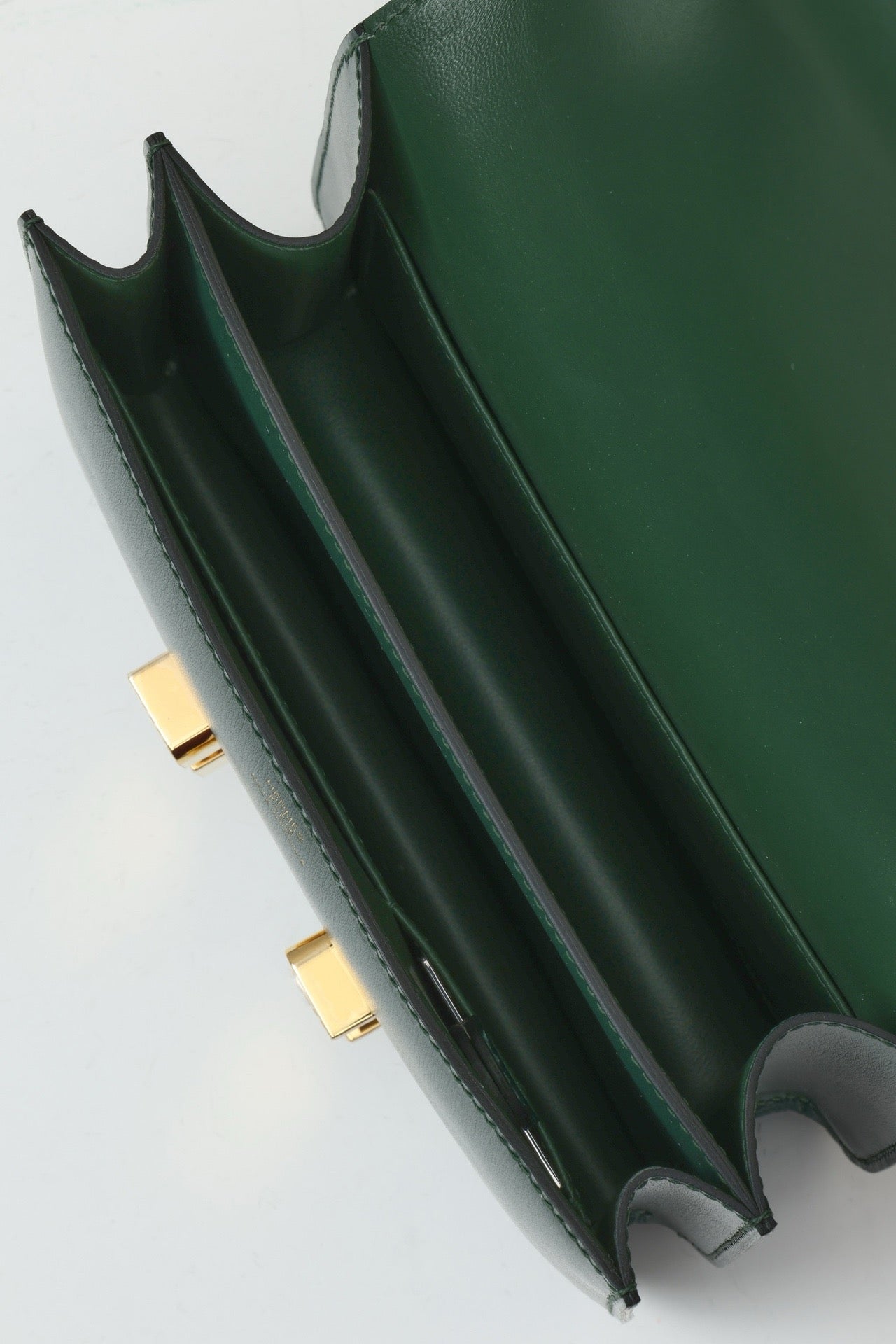 CJ19 19 cm ,  Emerald Green Box leather GHW #4293