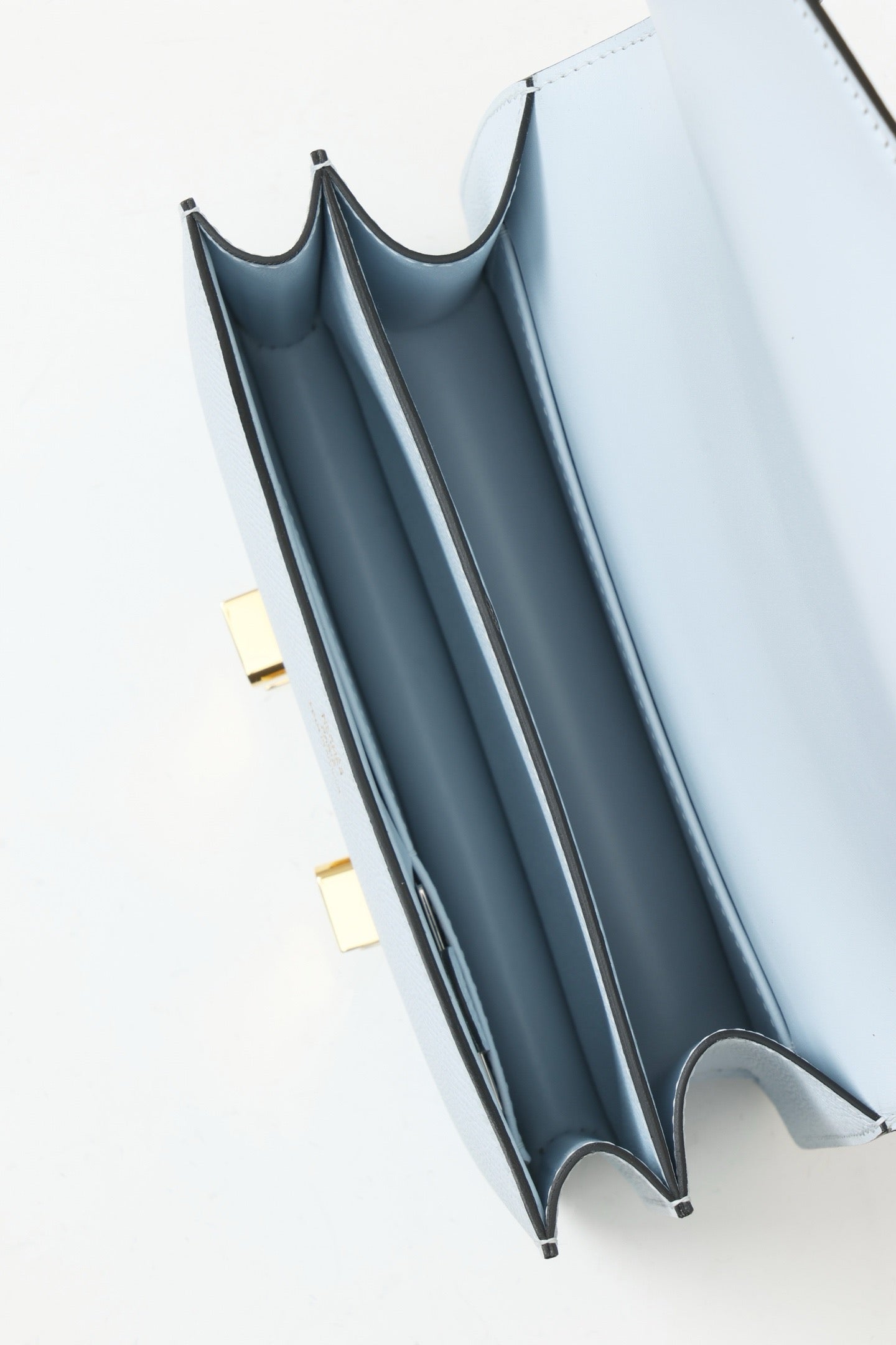 CJ19 19 cm ,   Holy Grail Blue Epsom leather GHW #4308