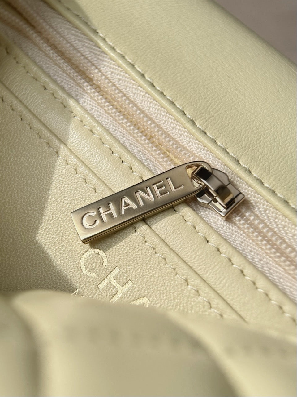 Cf20 Champagne Gold Hardware   #4679