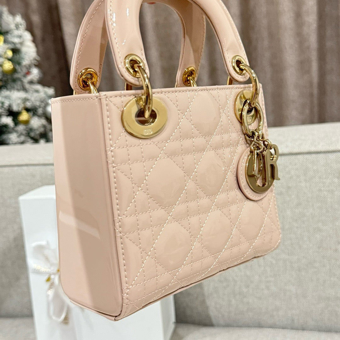 CD Lady 17 #630