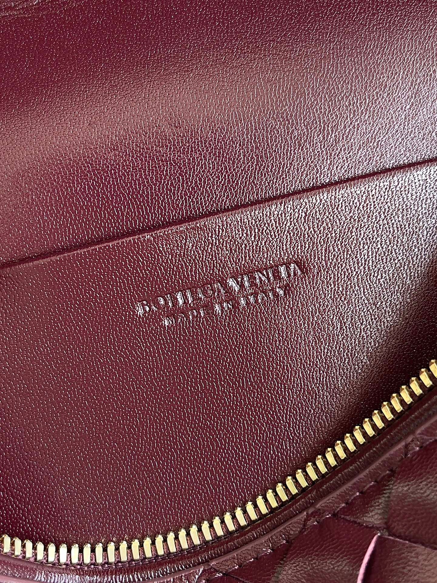BV Bang Bang Vanity Case #562