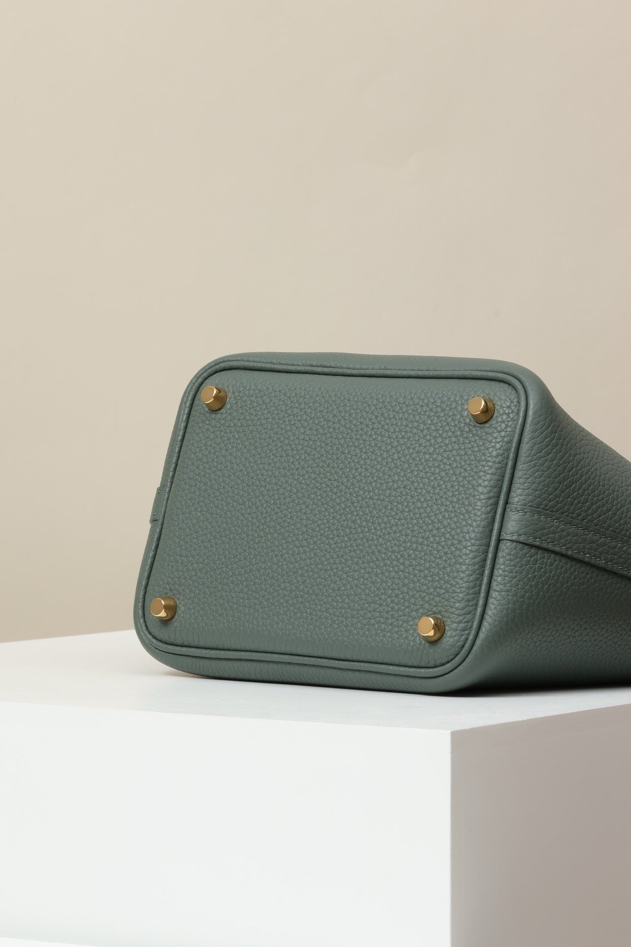 CL18 63 Almond Green GHW #4105