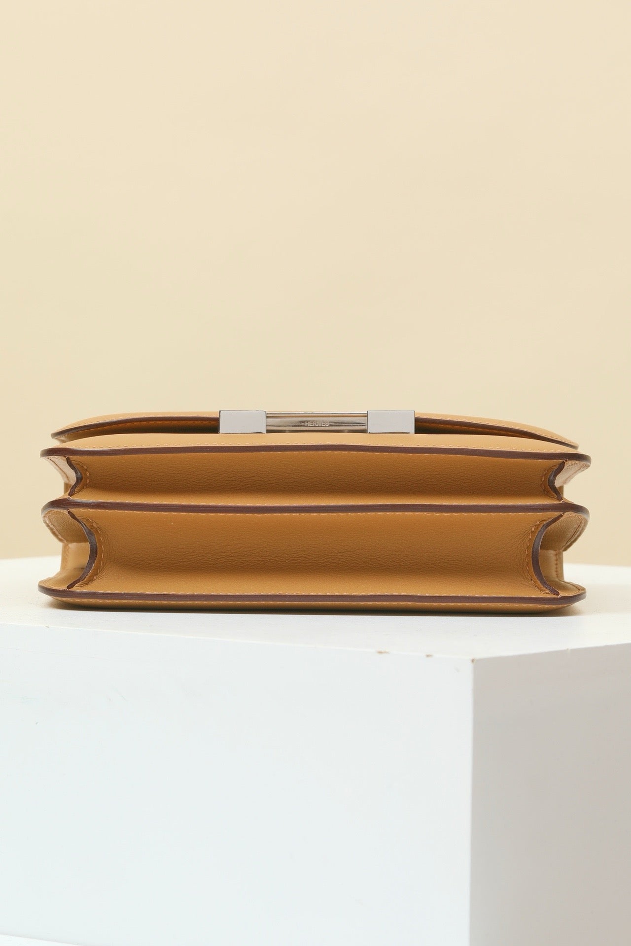 CJG19 , 4B Biscuit / 1B Natural  Swift leather with lizard clasp (double bar clasp)   #4391