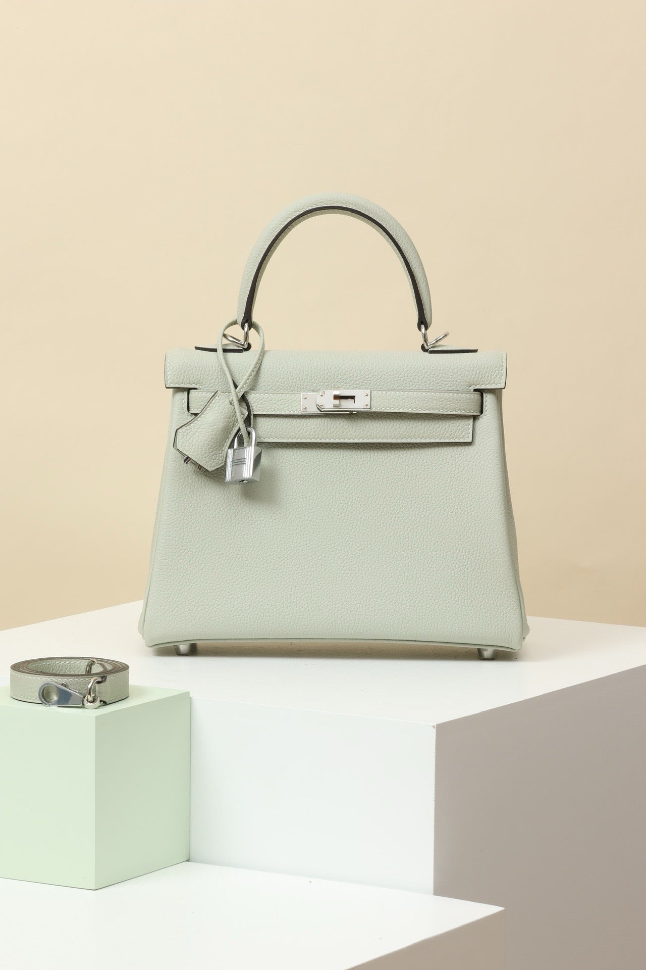 KL25 Crystal Gray #3700