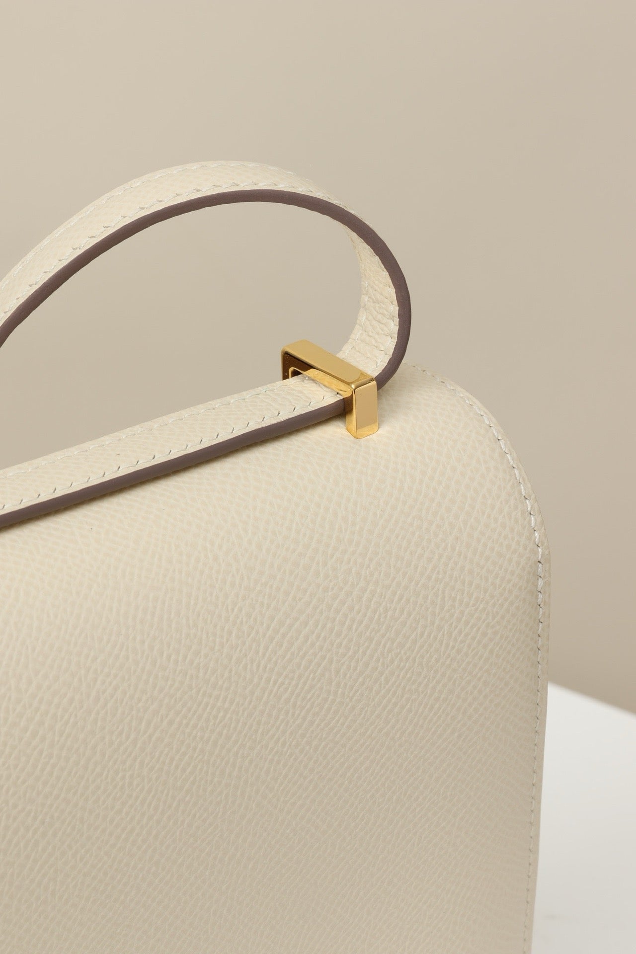 CJ19 19 cm ,   Milkshake White Epsom leather GHW #4299