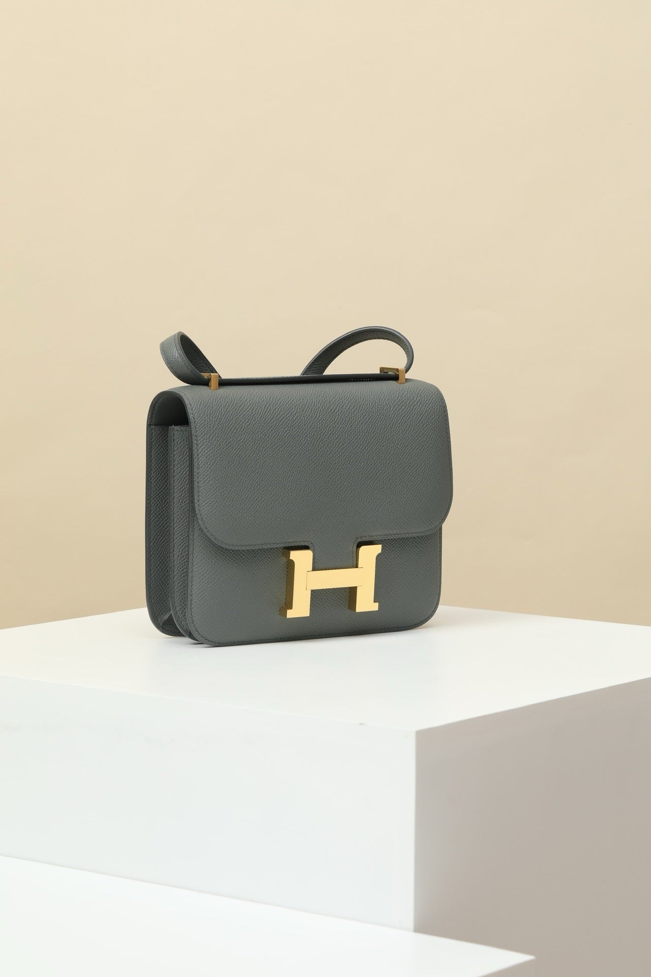 CJ19 19 cm , Almond Green Epsom leather GHW #4333