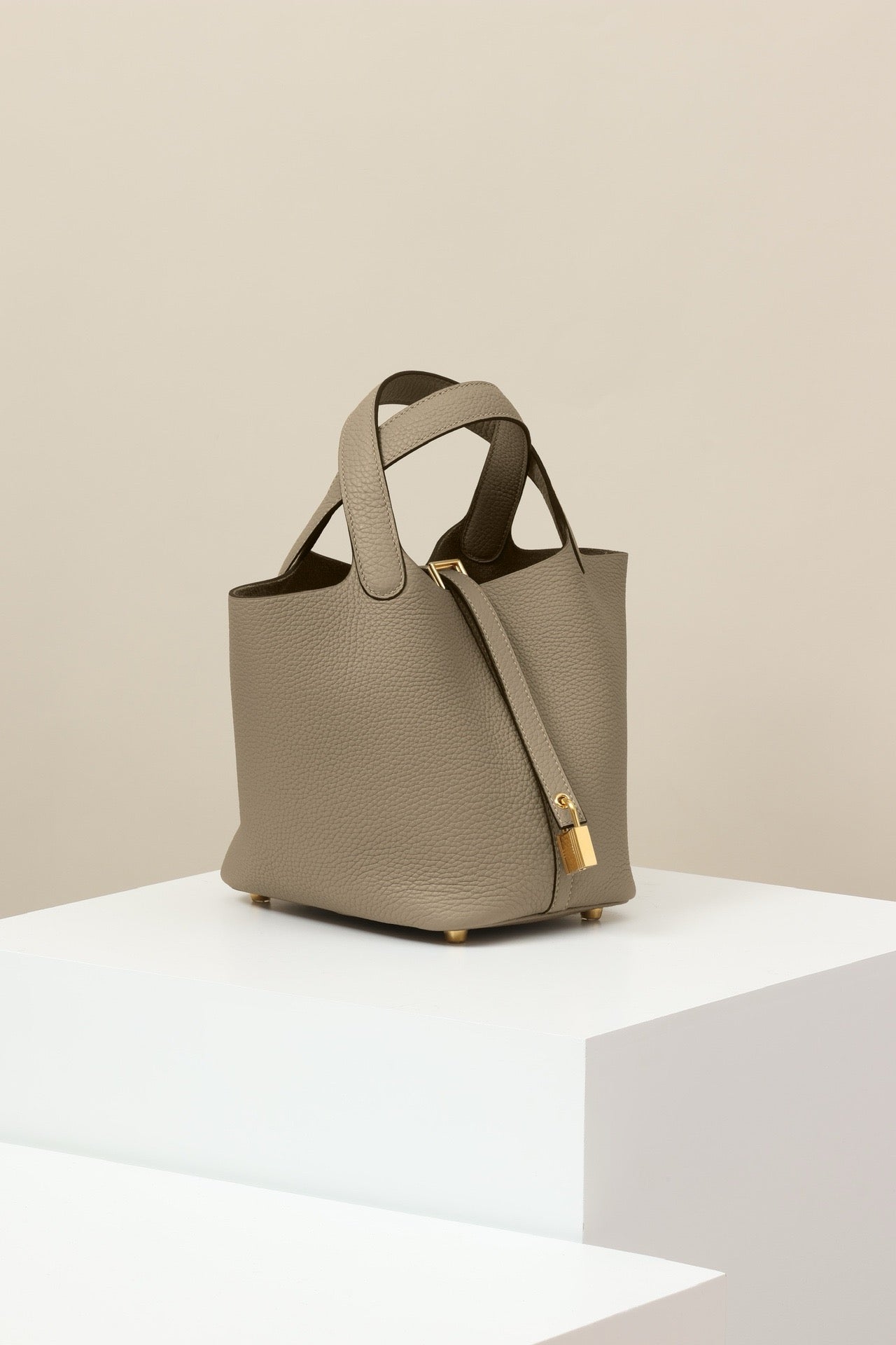 CL18 81 Dove Gray GHW #4074