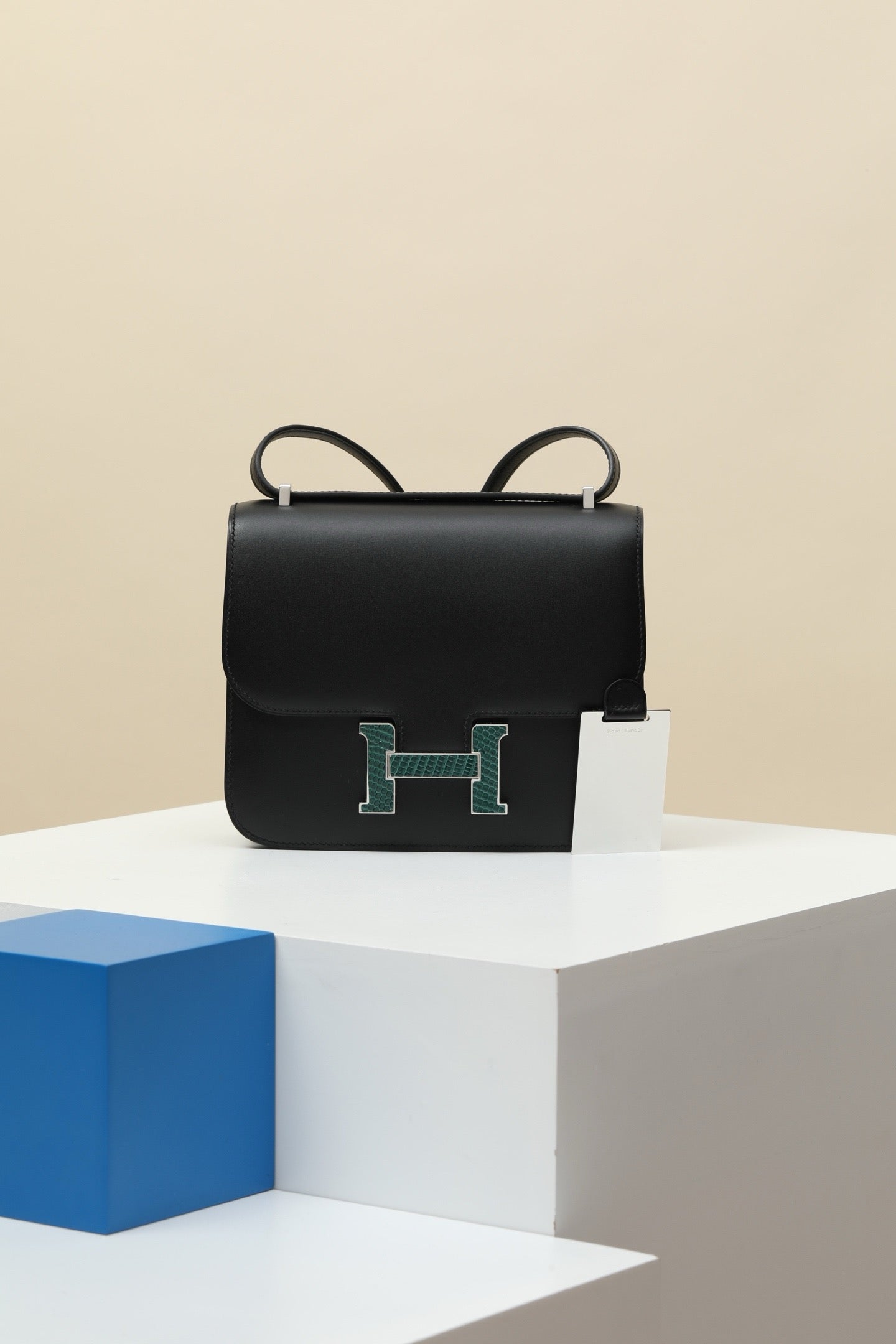 CJG19 , CK89 Black / U4 Velvet Green    Matte BOX leather with lizard details (single bar clasp)  #4390