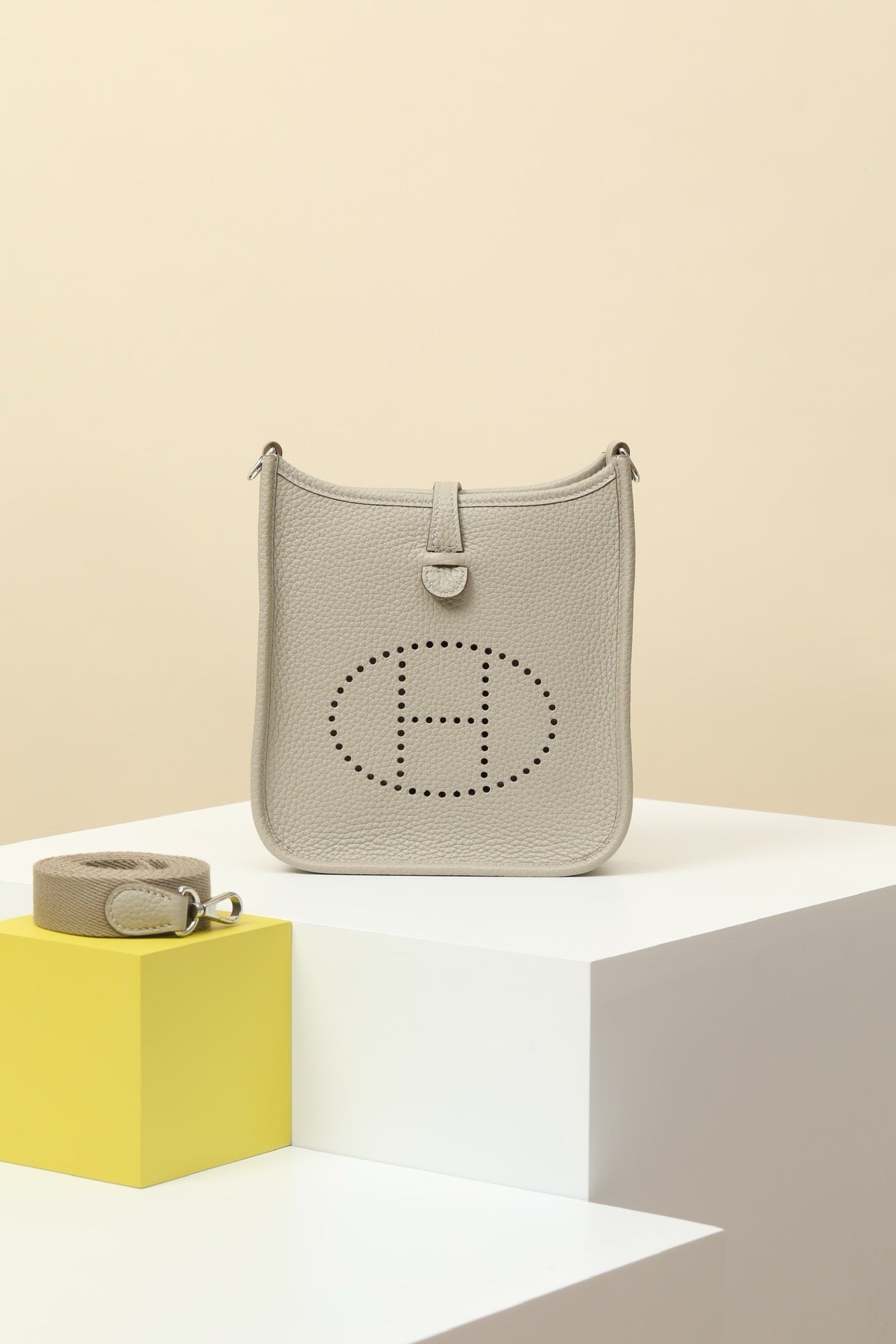 YF16 8L Glacier WhiteClemence bull leather crossbody bag  , PHW #4448